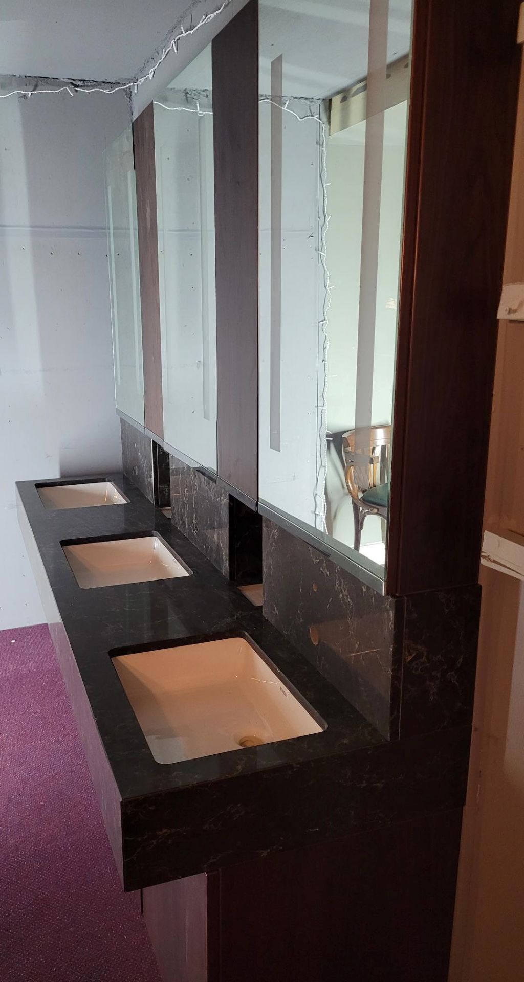 Bespoke triple basin black variegated granite bathroom sink unit, with mirrored cabinets, - Image 4 of 6