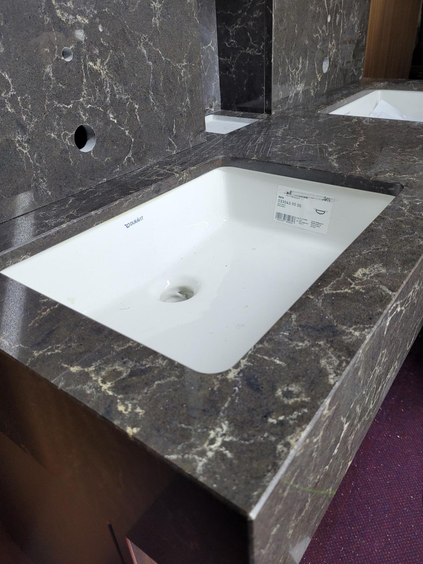 Bespoke twin basin black variegated granite bathroom sink unit, with mirrored cabinets, - Image 5 of 11