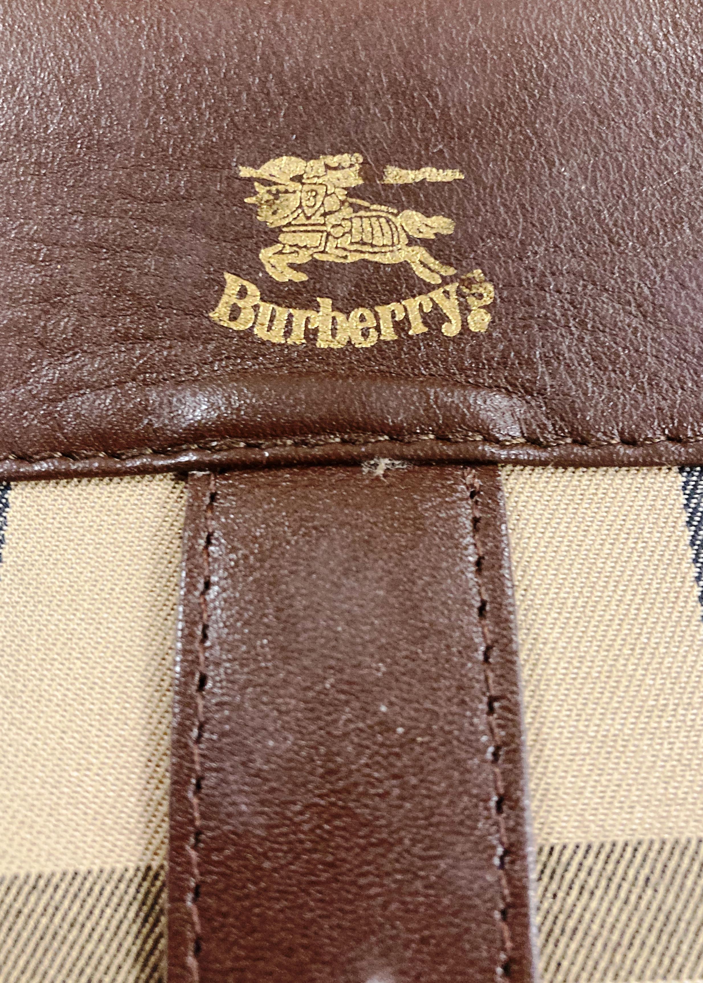 A vintage Burberry shoulder bag with brown leather and iconic Burberry tartan print with gold-tone - Image 3 of 5