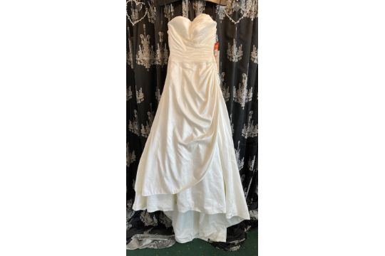 Taffeta A-line gown, ivory, size UK 8. - Image 1 of 4