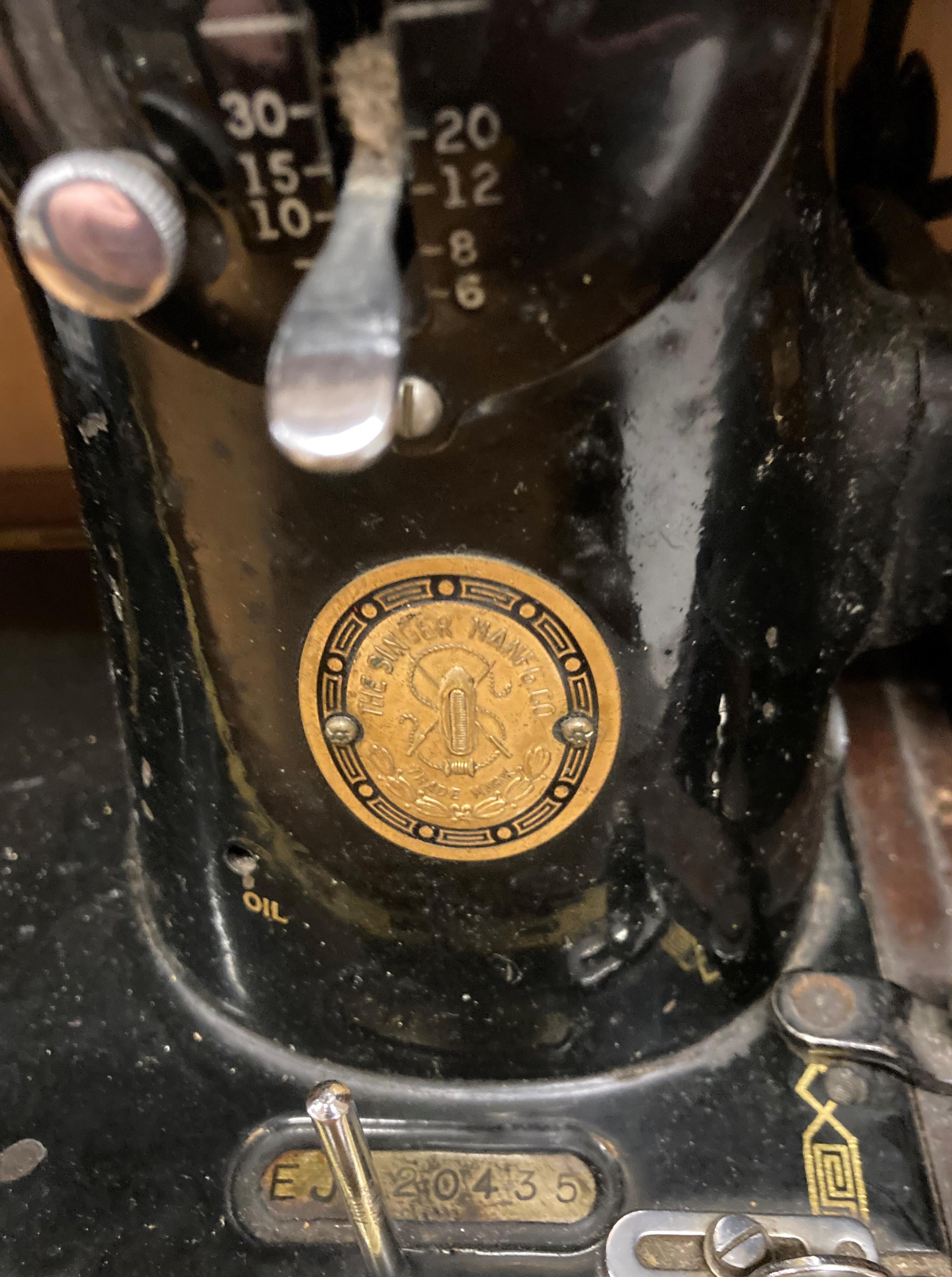 A Singer 240v sewing machine in carrying case, serial no. - Image 3 of 3