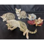 Plastic box containing five Country Artists cats up to 9cm high (saleroom location: X11)