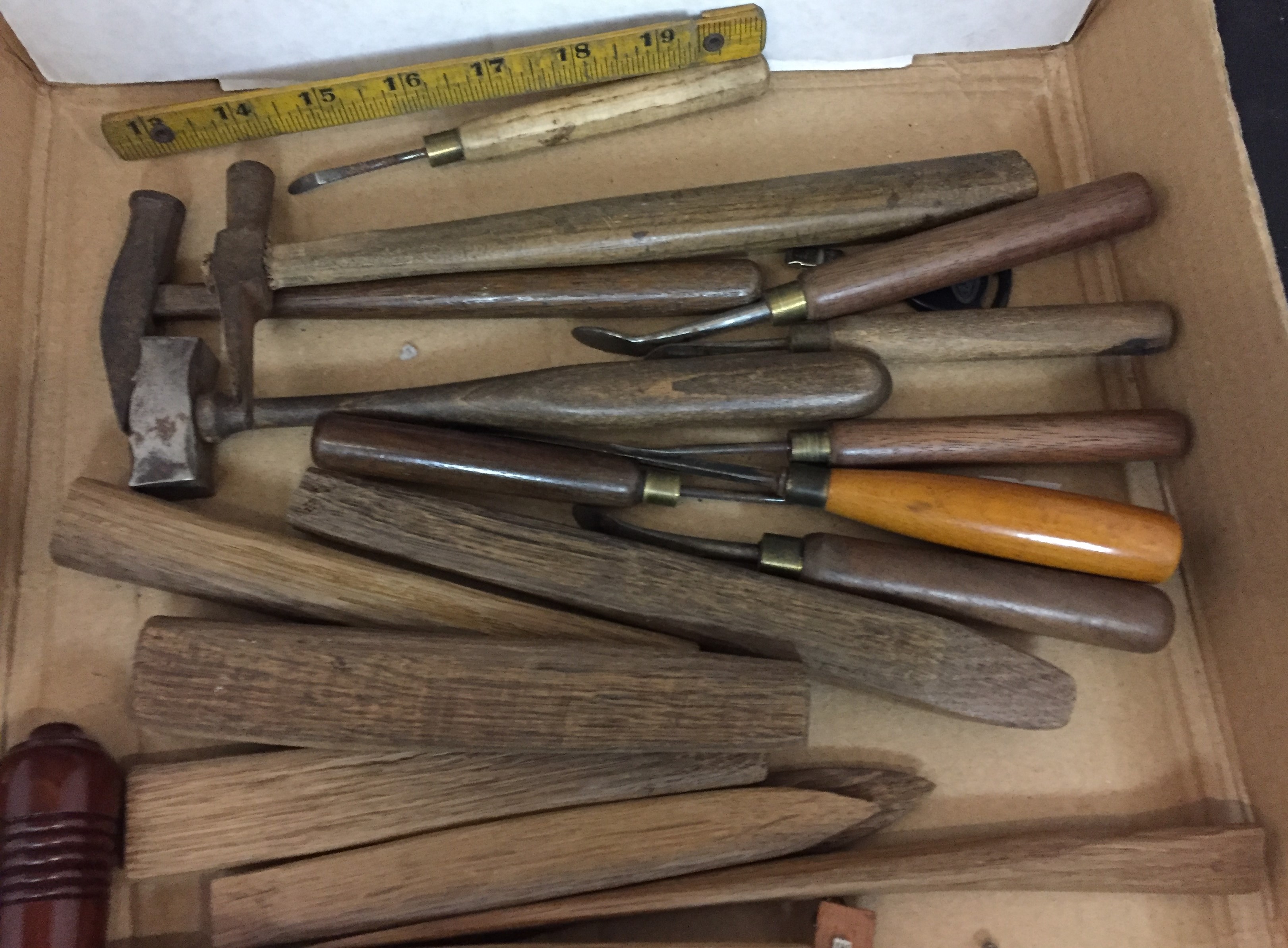 Contents to tray including upholsterer's/carvers tools, - Image 2 of 6