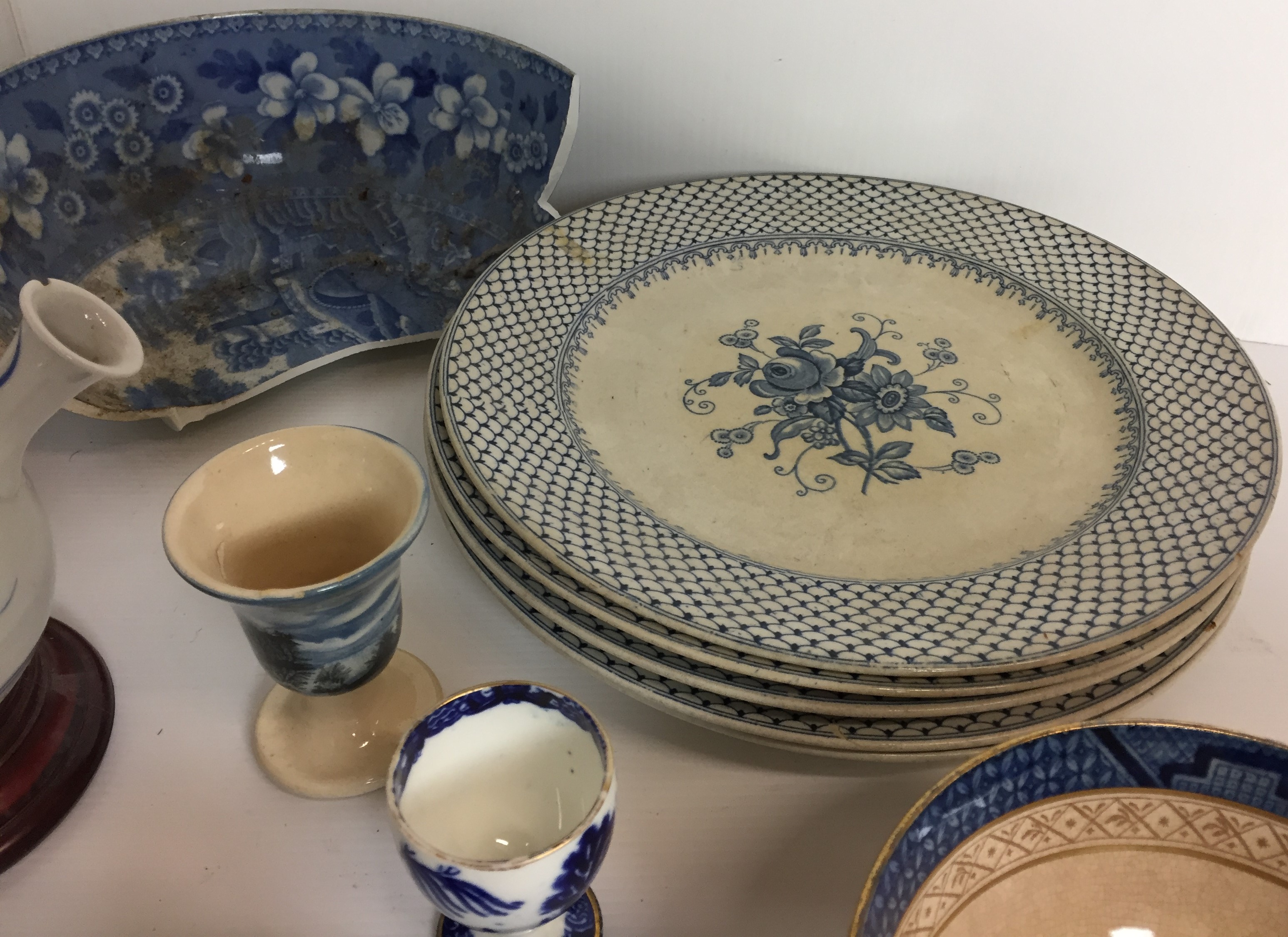 Seventeen pieces of blue and white ware including five Allertons Kempton dinner plates, - Image 3 of 6