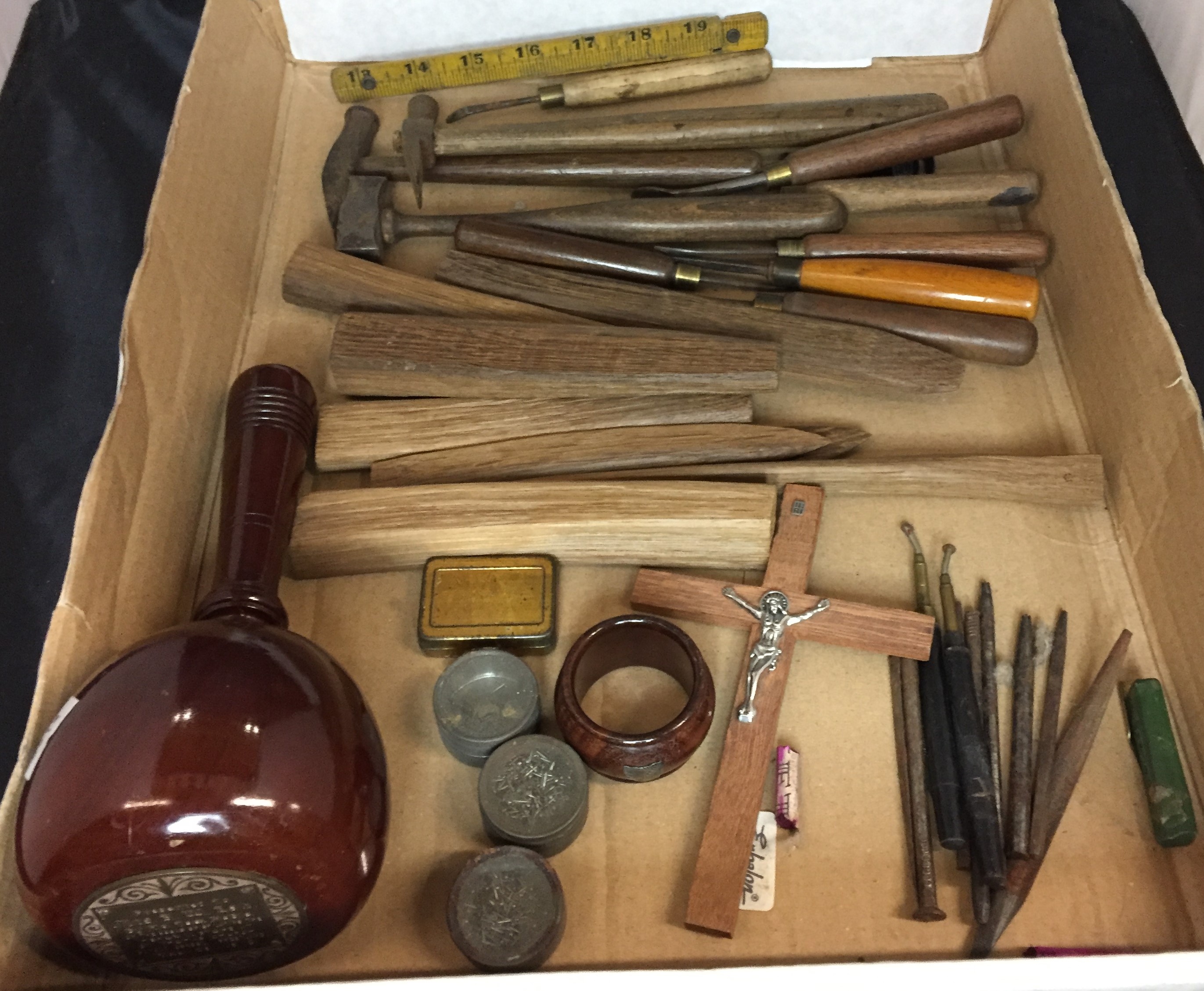 Contents to tray including upholsterer's/carvers tools,
