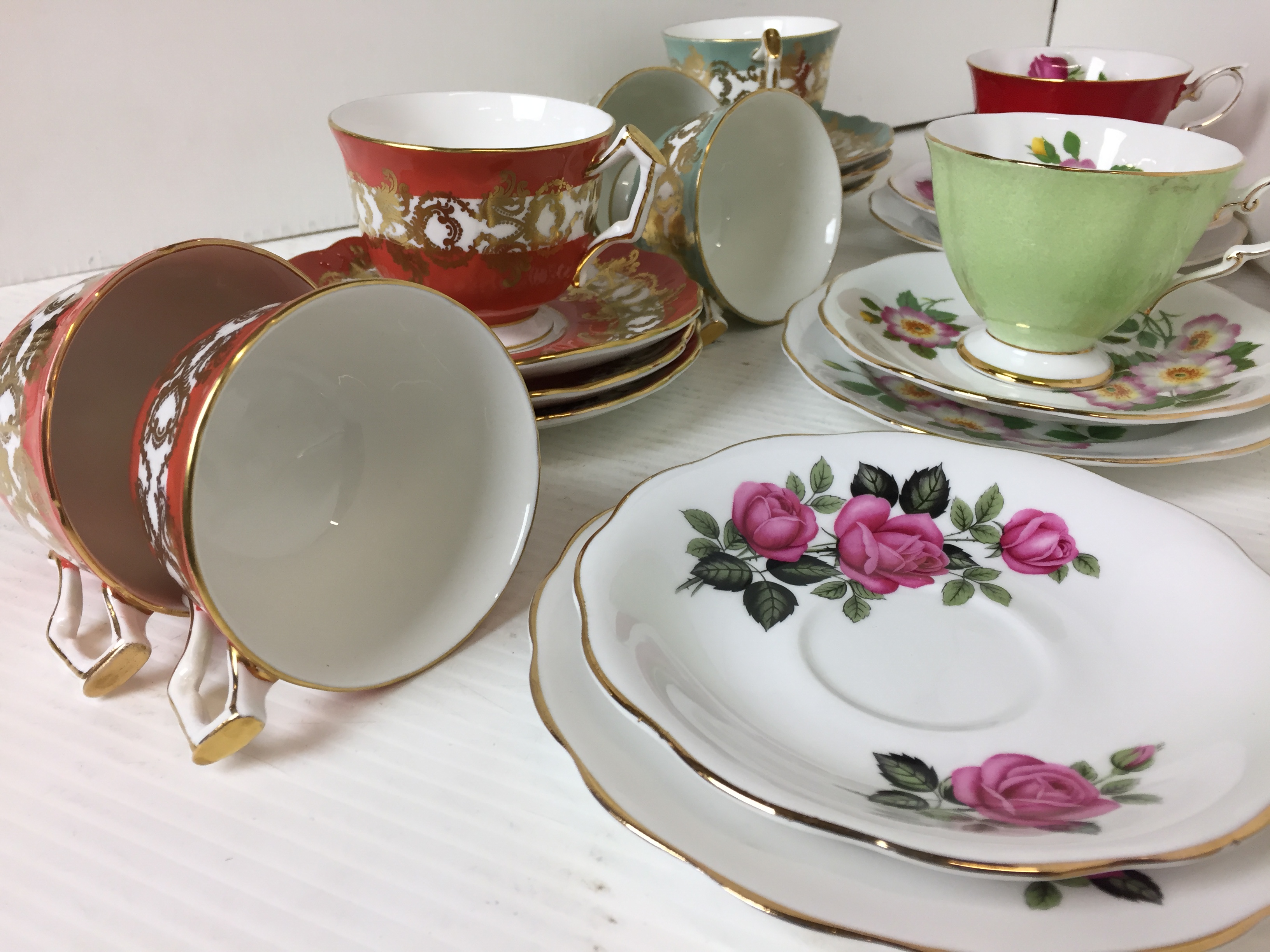 Fourteen items including six Aynsley gilt trimmed cups and saucers - three green and three salmon - Image 3 of 3