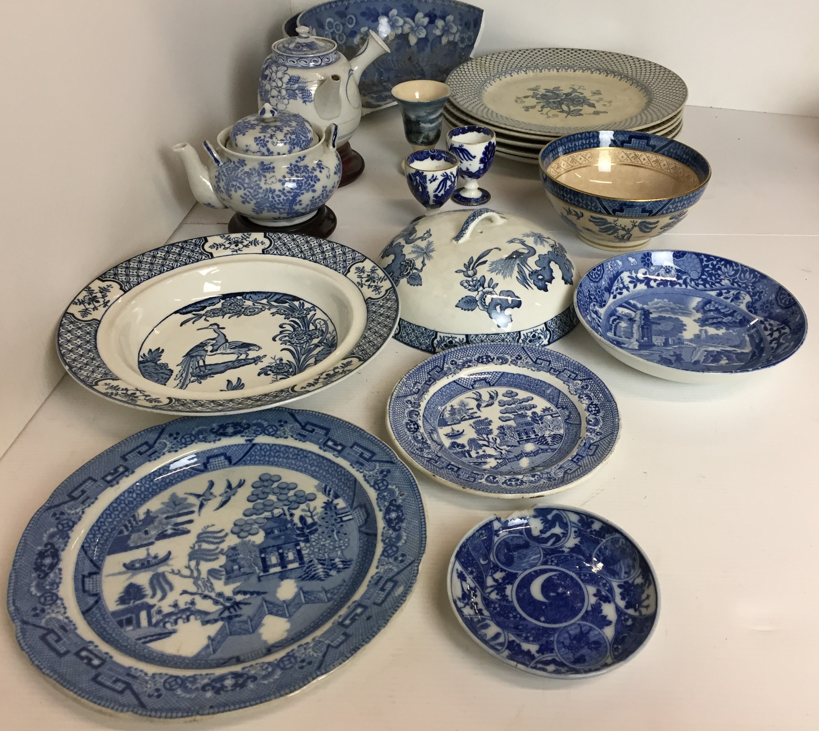 Seventeen pieces of blue and white ware including five Allertons Kempton dinner plates,