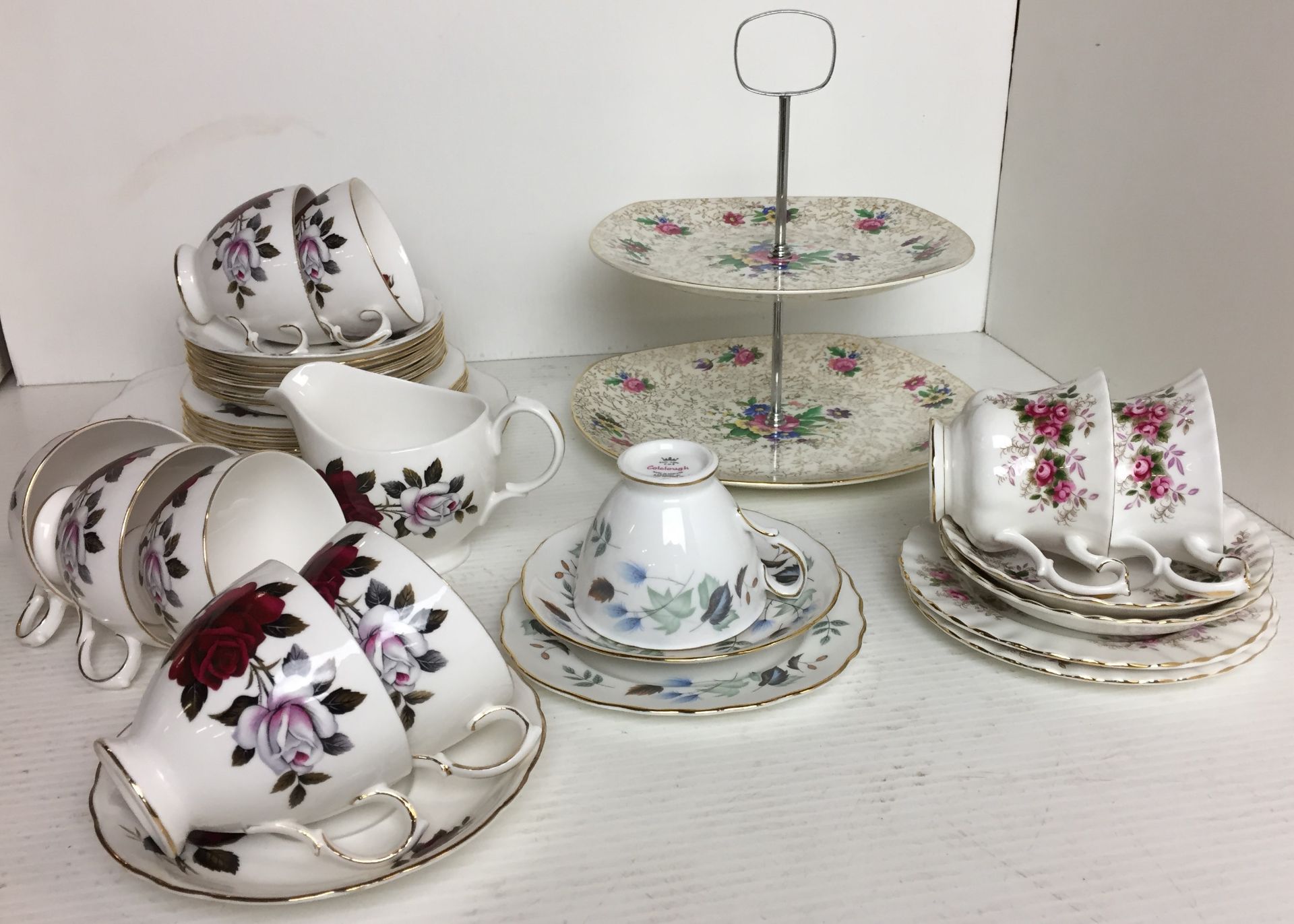 Twenty five pieces of Colclough rose pattern tea service, Royal Albert Lavender Rose two cups,