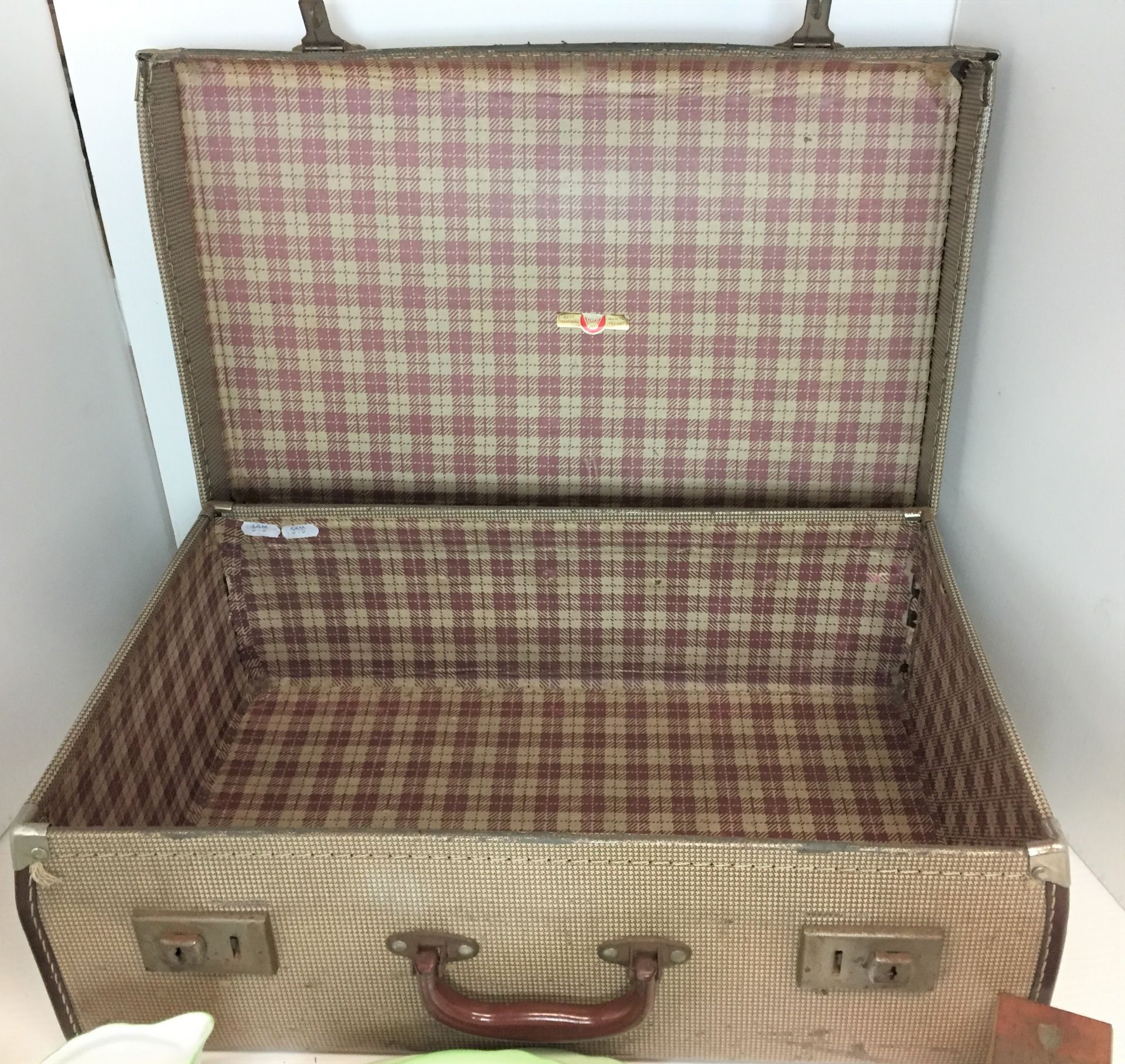 Thirty plus items including brown fibre suitcase 51 x 33 x 18cm, - Image 4 of 4