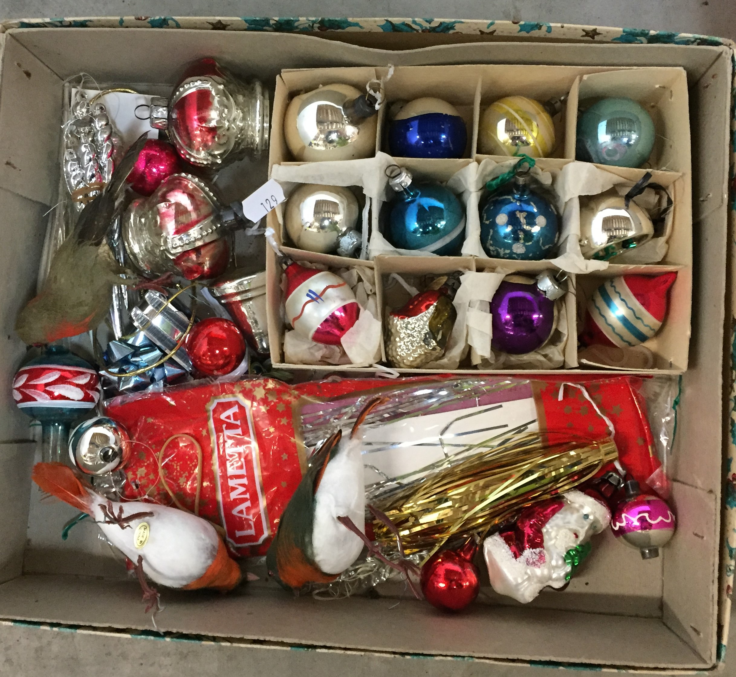 Fourteen items - box containing vintage Christmas decorations, - Image 4 of 4