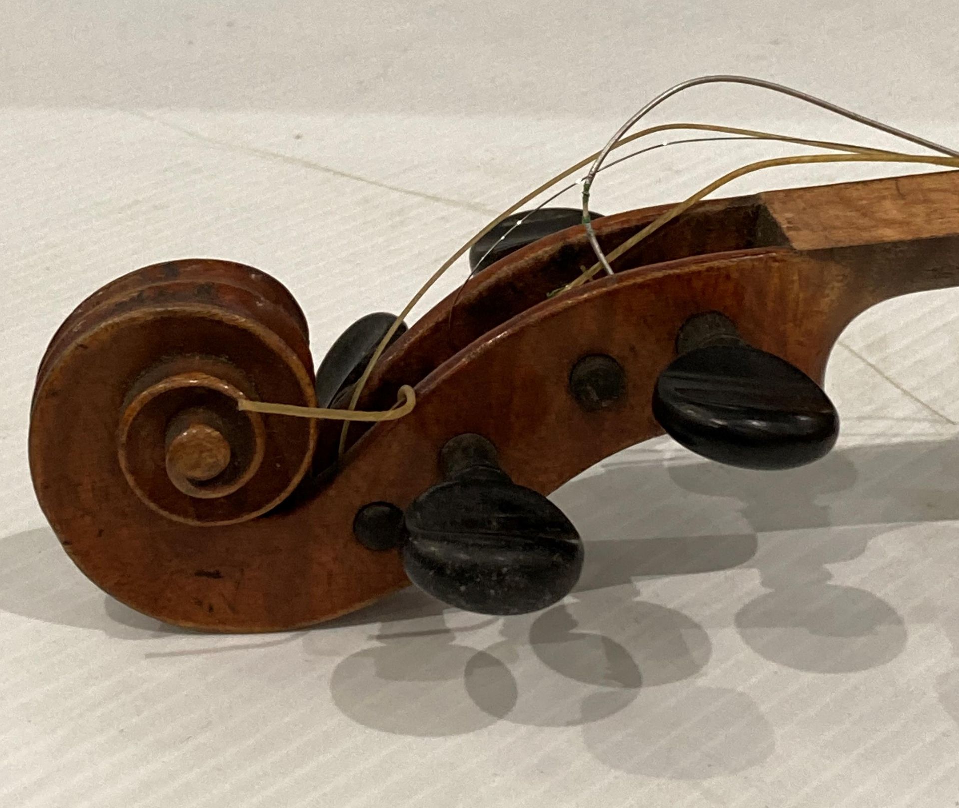 Carlo Storioni Cremonensis Faciebat 1893 violin with bow in a black case lined with green fabric - Image 11 of 14