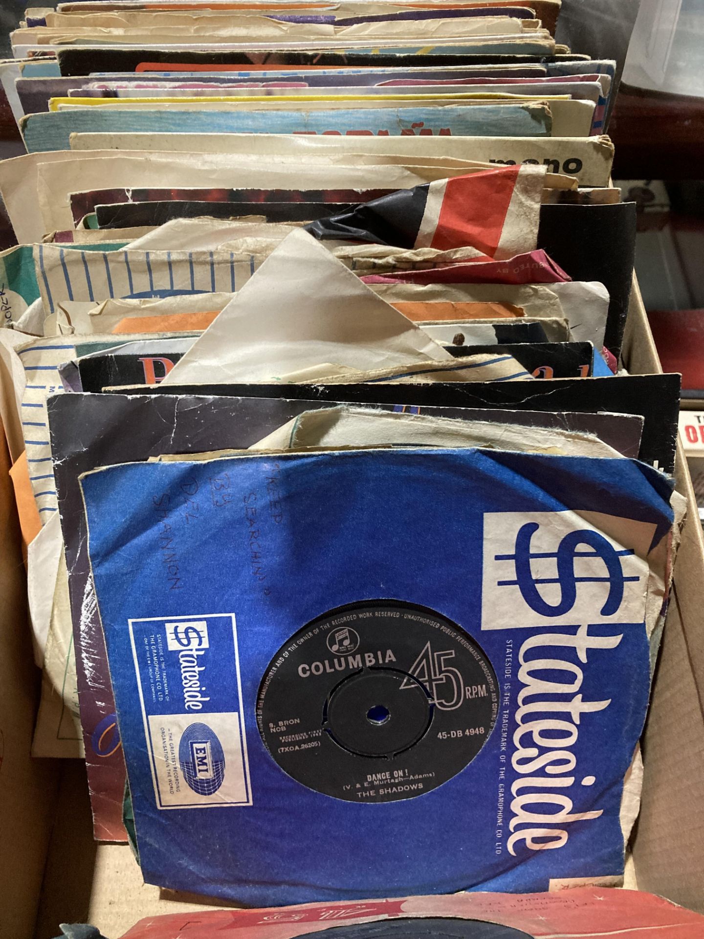 Approx 100 assorted 45 rpm vinyl records including artists such as The Beatles, Rolling Stones, - Image 5 of 7