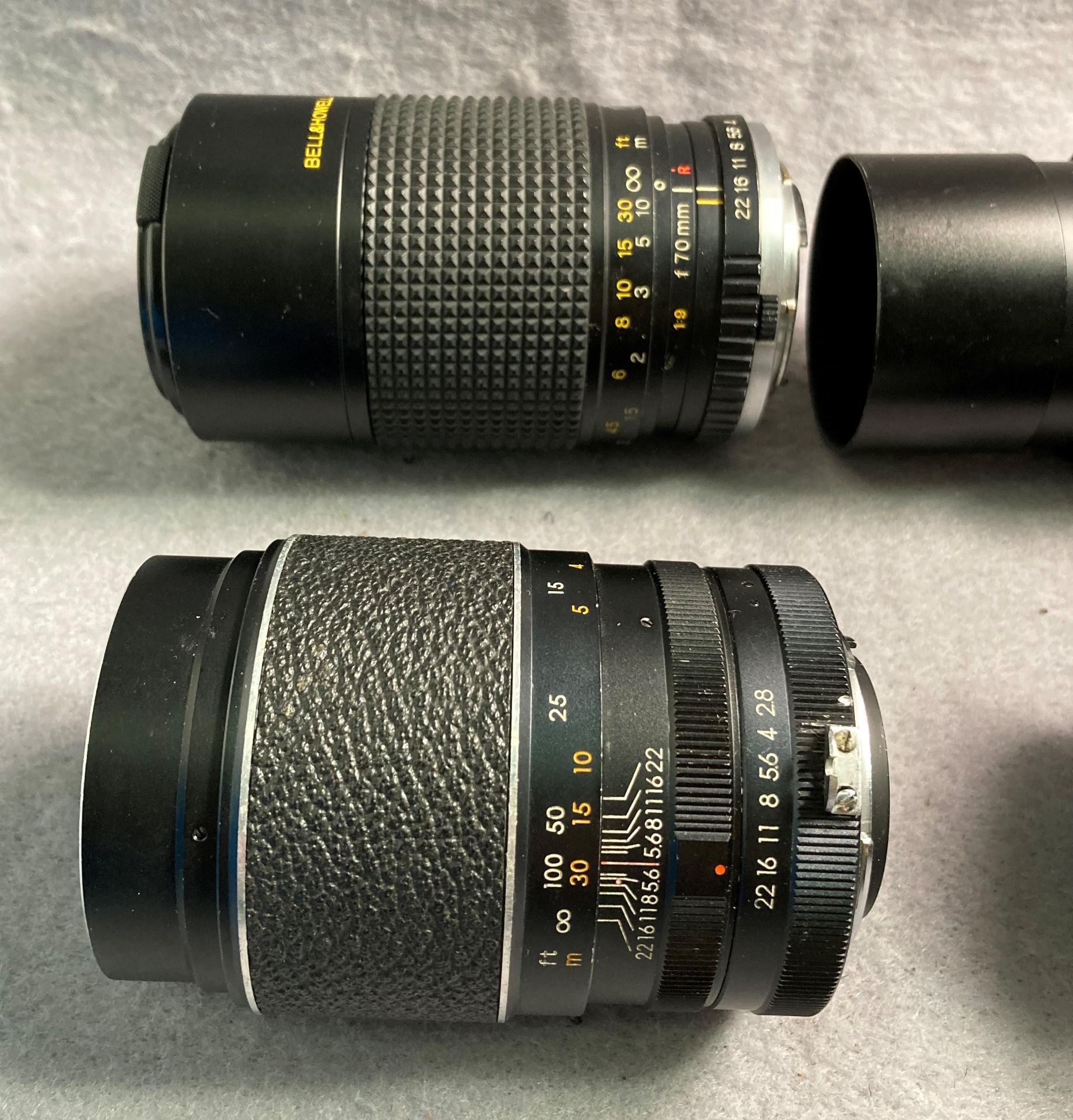 Four assorted camera lenses - Welmy 1:28 f=135mm, Bell Howell 1:4. - Image 3 of 9