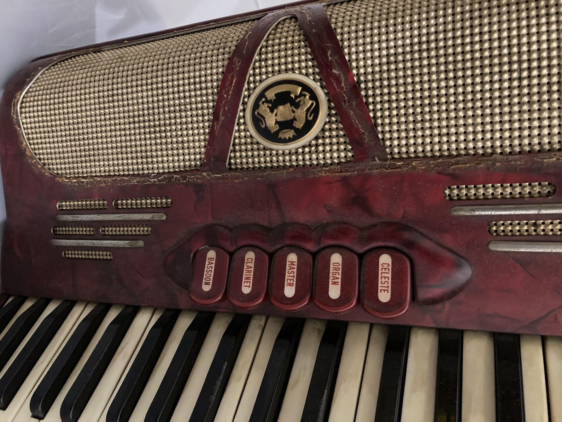 Calvi Parma vintage accordion in deep red in an original hard carrying case (Saleroom location: S3) - Image 5 of 6