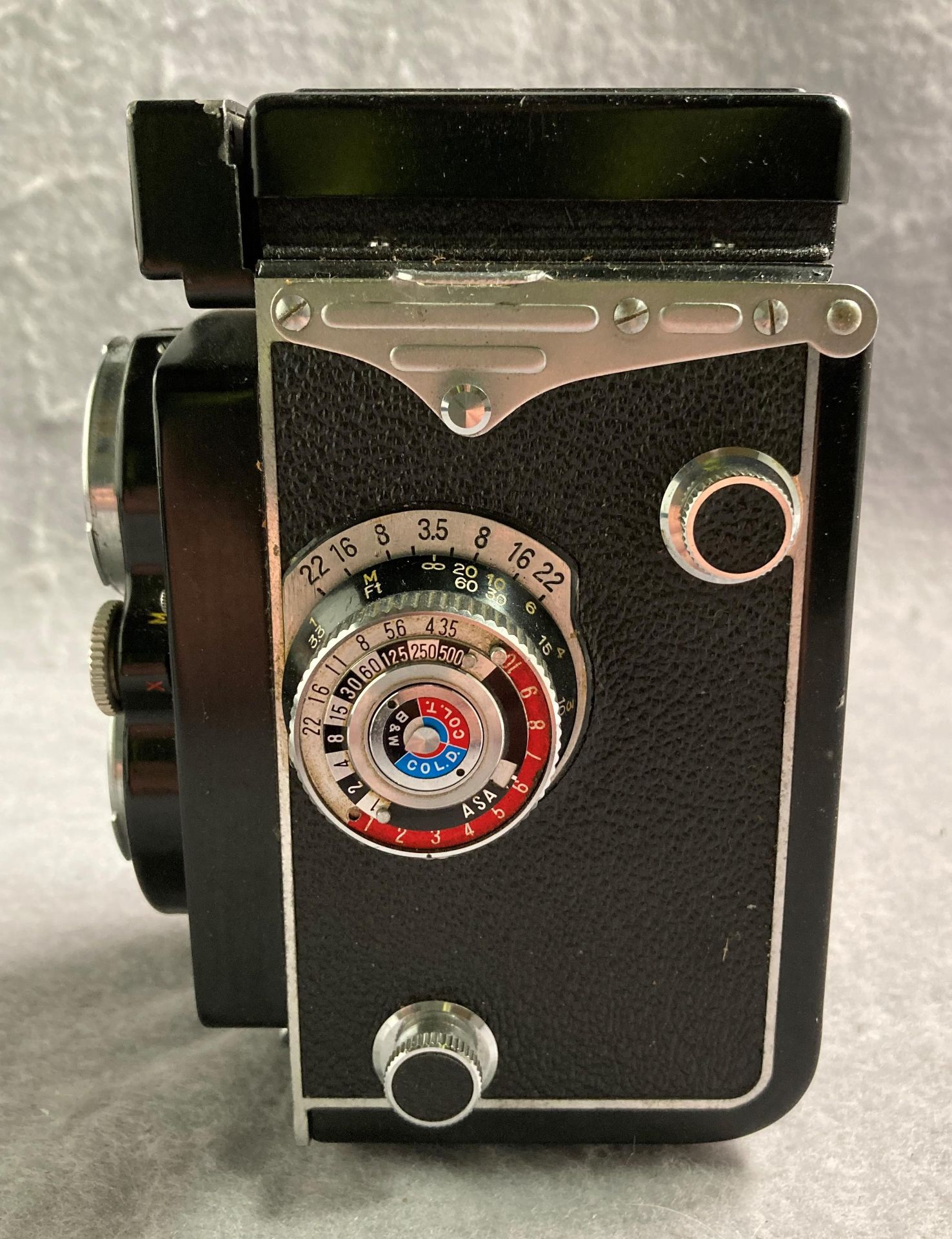 A Yashica-Mat LM Copal-MXV camera with Yashinon 1:3.5 F=80mm + view and Yashinon 1:3. - Image 2 of 5