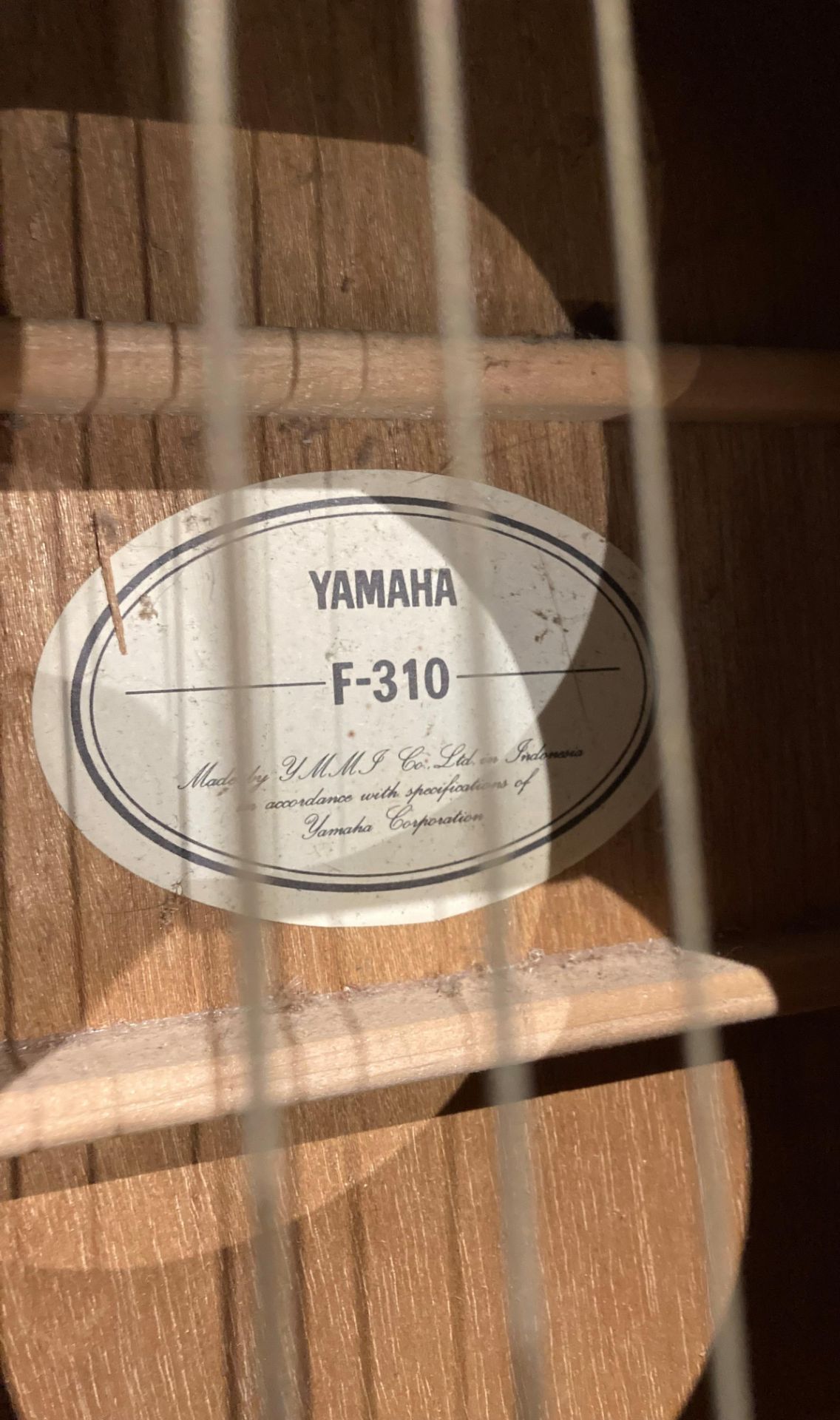 Yamaha F-310 acoustic guitar (missing one string) (Saleroom location: S3) - Image 3 of 3