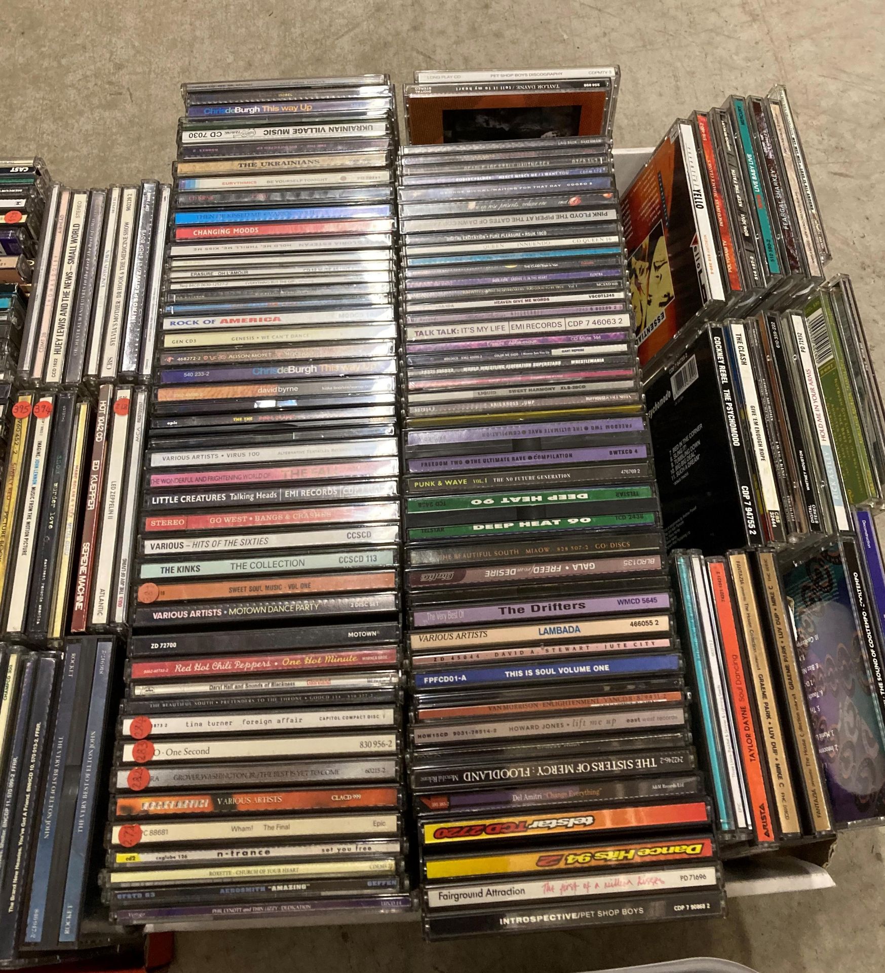 Approximately 330 assorted music CDs including singles and albums. - Image 3 of 4