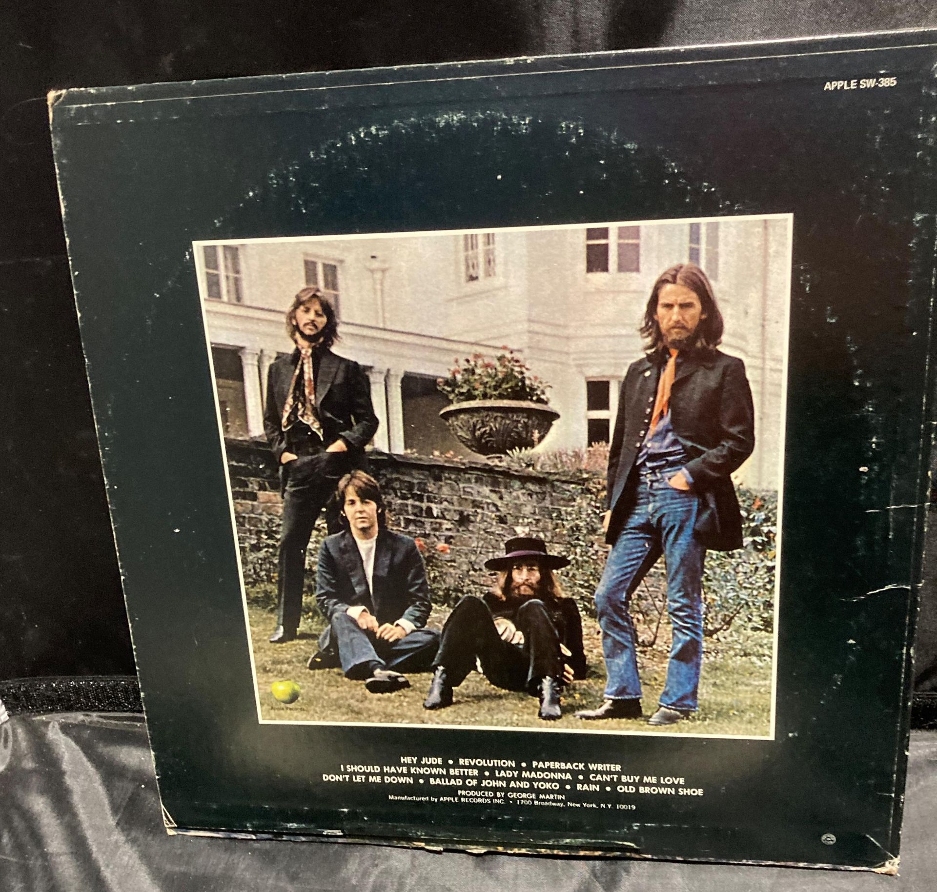 Rare Beatles Album 'Hey Jude' on Apple SG-385 (Saleroom location: S3 Counter) - Image 12 of 14