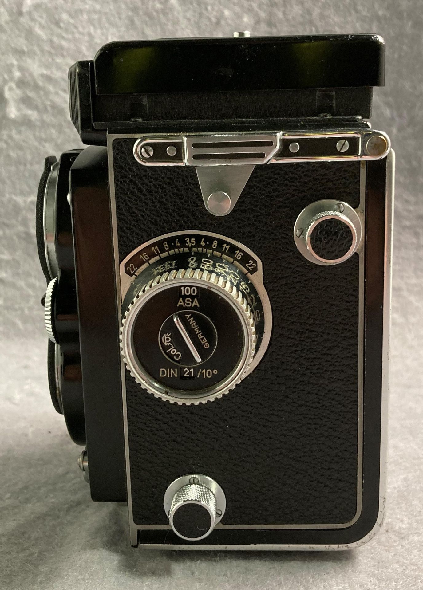 A Franke and Heidecke Rolleiflex DBP DBGM Syncro-Compur camera with Xenar 1:35/75 and Heidosmat 1:2. - Image 2 of 9