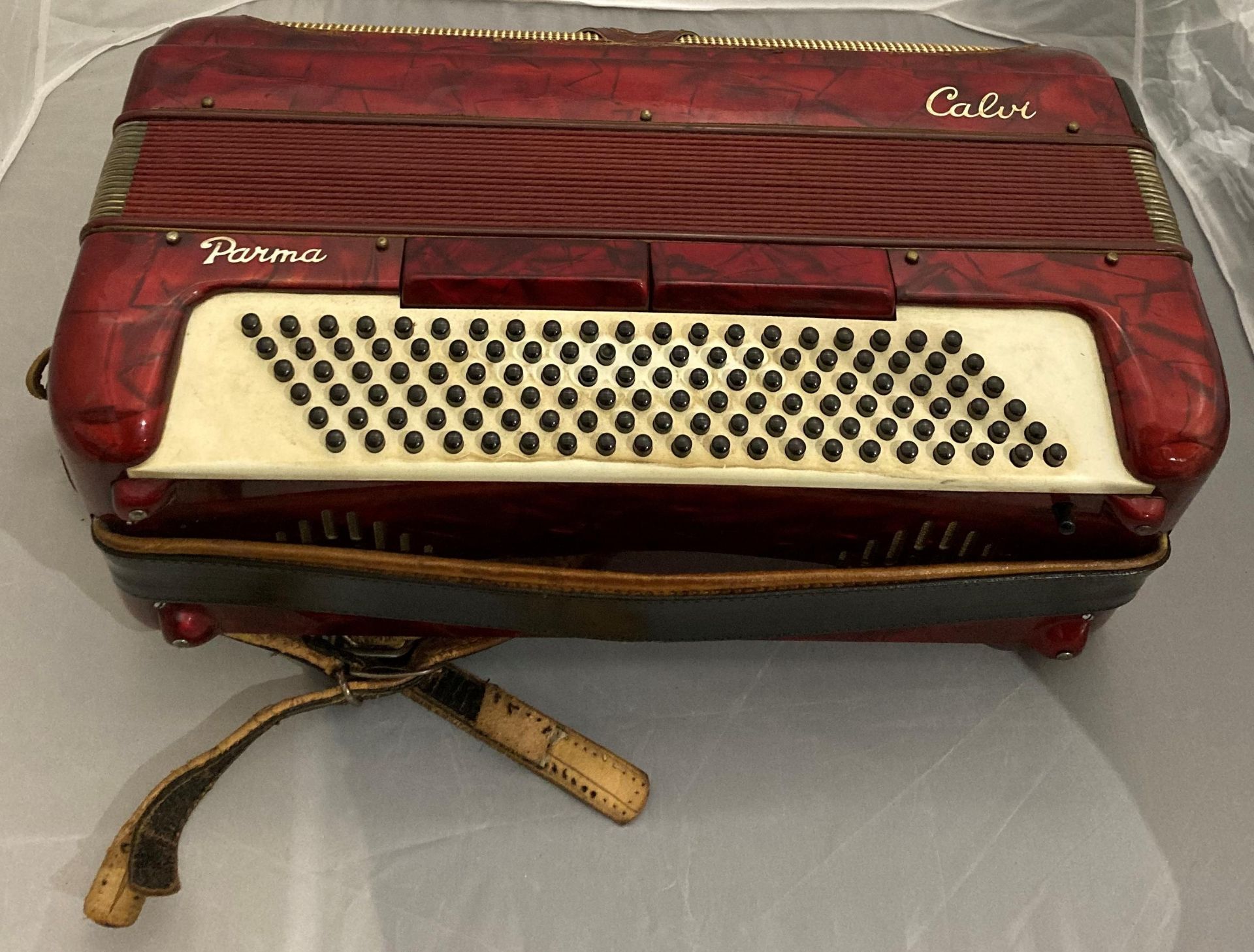 Calvi Parma vintage accordion in deep red in an original hard carrying case (Saleroom location: S3) - Image 3 of 6