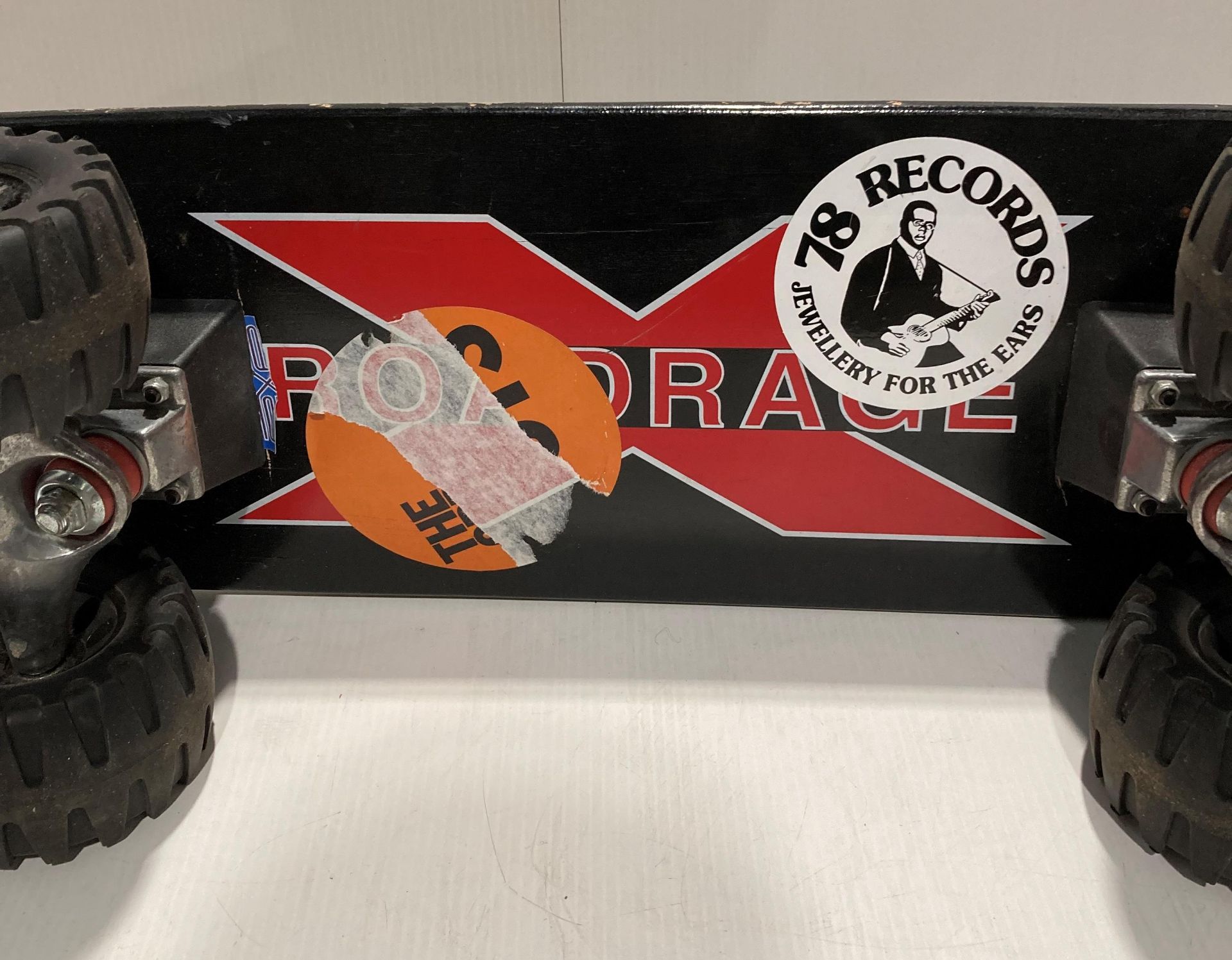 Roadrage X skateboard (79cm) with large wheels and a Hama Star 62 tripod (Saleroom location: S2 T2) - Image 2 of 3