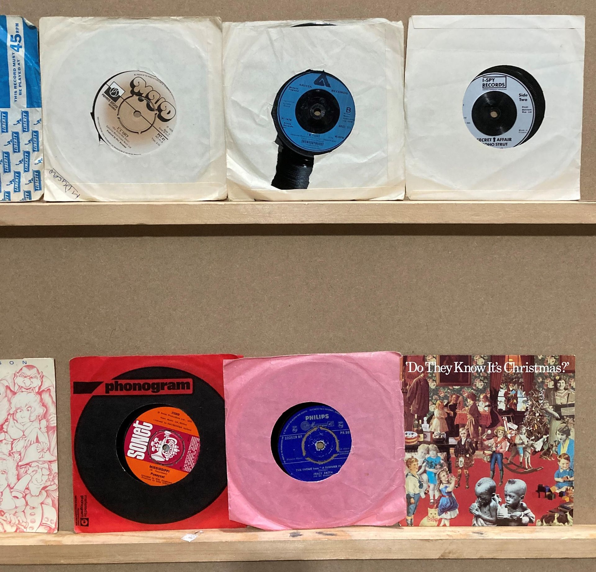 Black vinyl 45rpm singles case with 44 x 45rpm singles - artists include Sparks, ABBA, YMCA, - Image 3 of 6