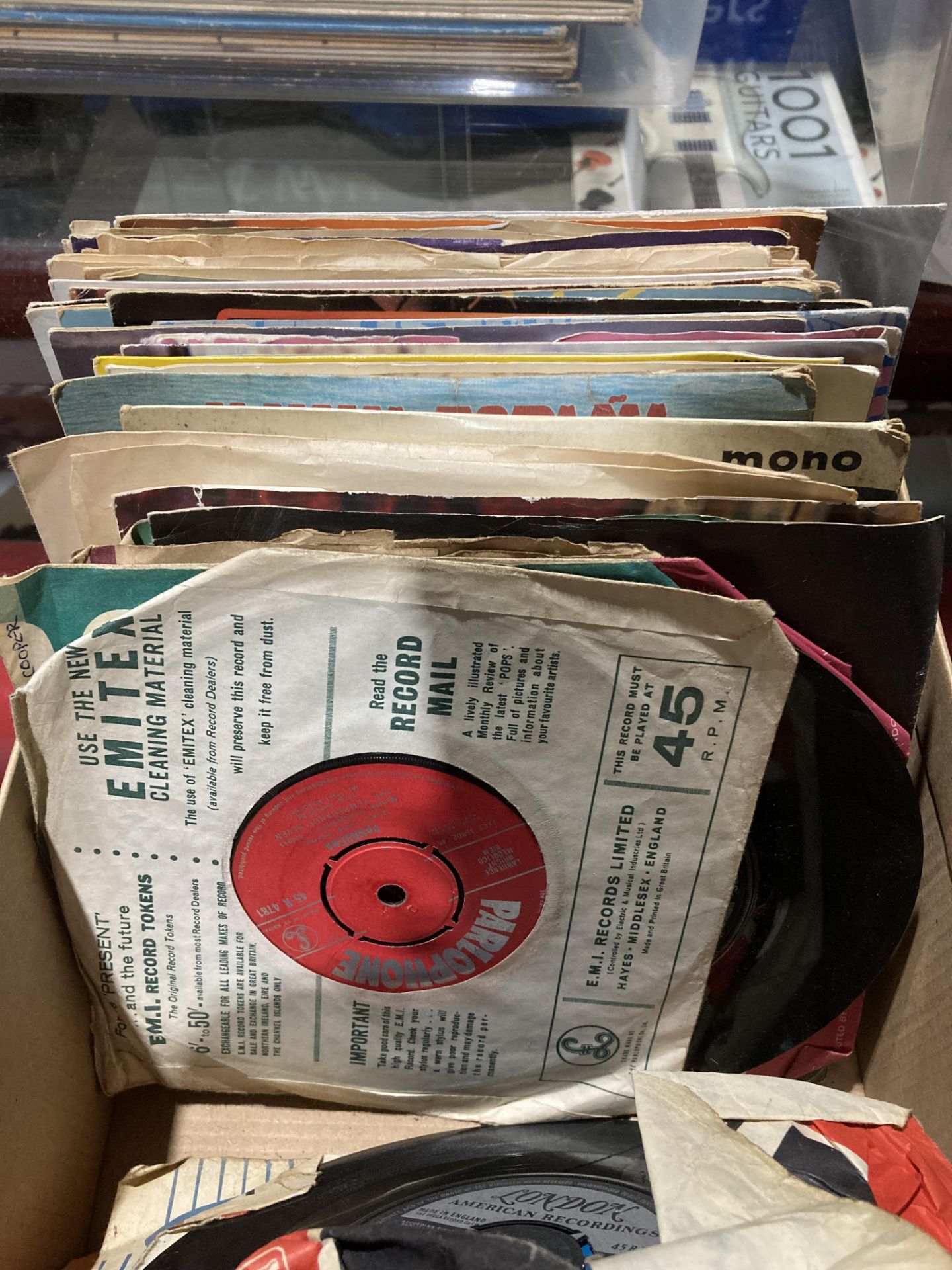 Approx 100 assorted 45 rpm vinyl records including artists such as The Beatles, Rolling Stones, - Image 7 of 7