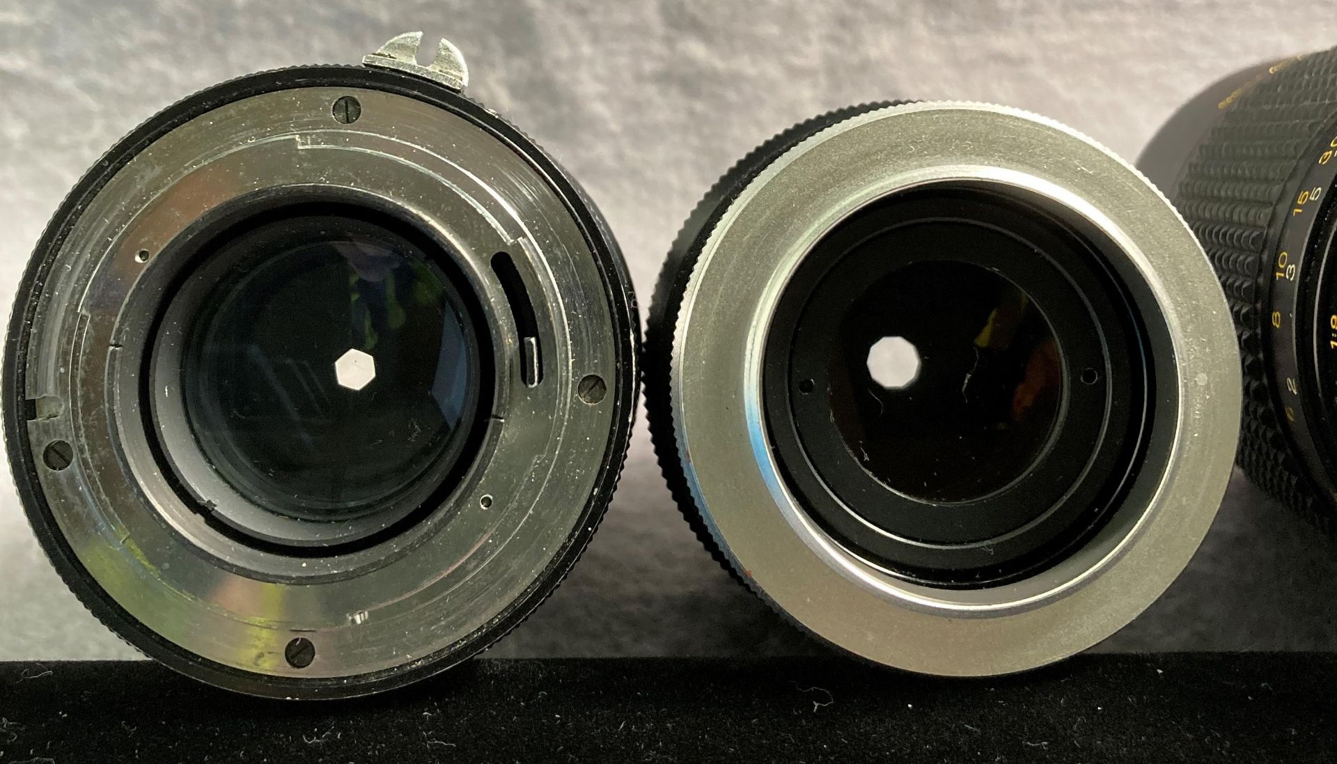 Four assorted camera lenses - Welmy 1:28 f=135mm, Bell Howell 1:4. - Image 9 of 9