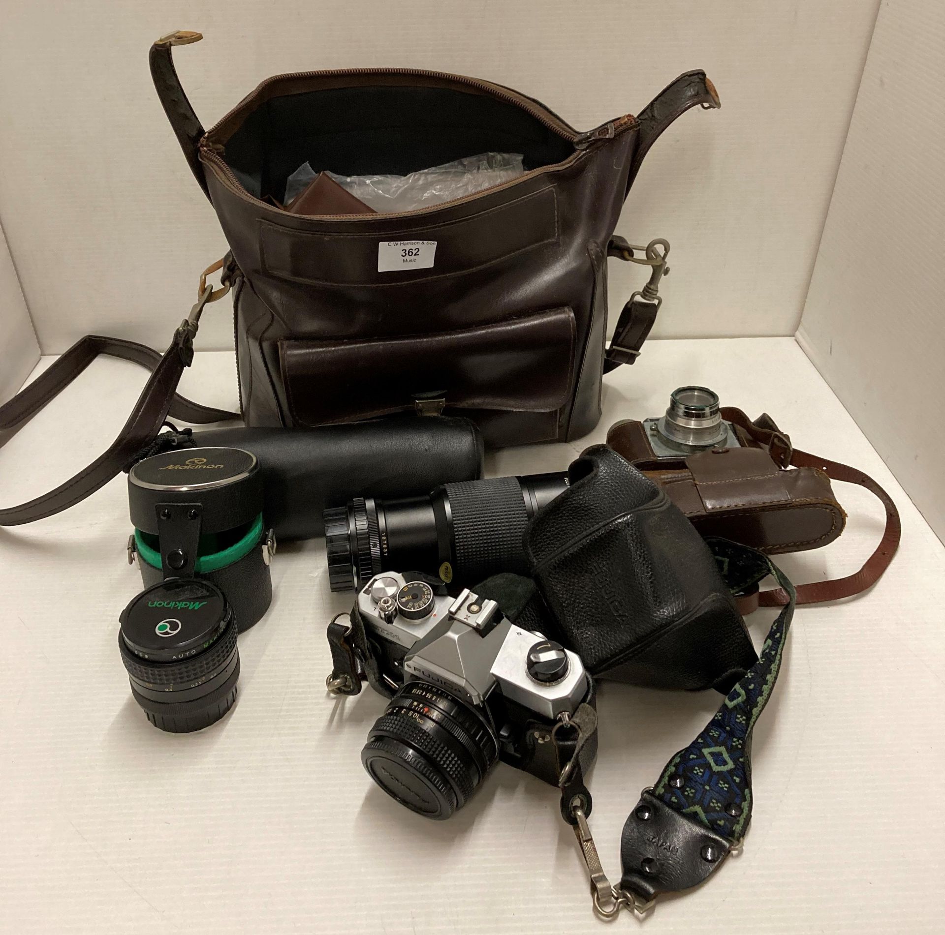 Paxette Pronior-S camera, Fujica STX-1 camera, X-Fujinar-Z 80-200m lens, Makinon 24mm lens, etc.