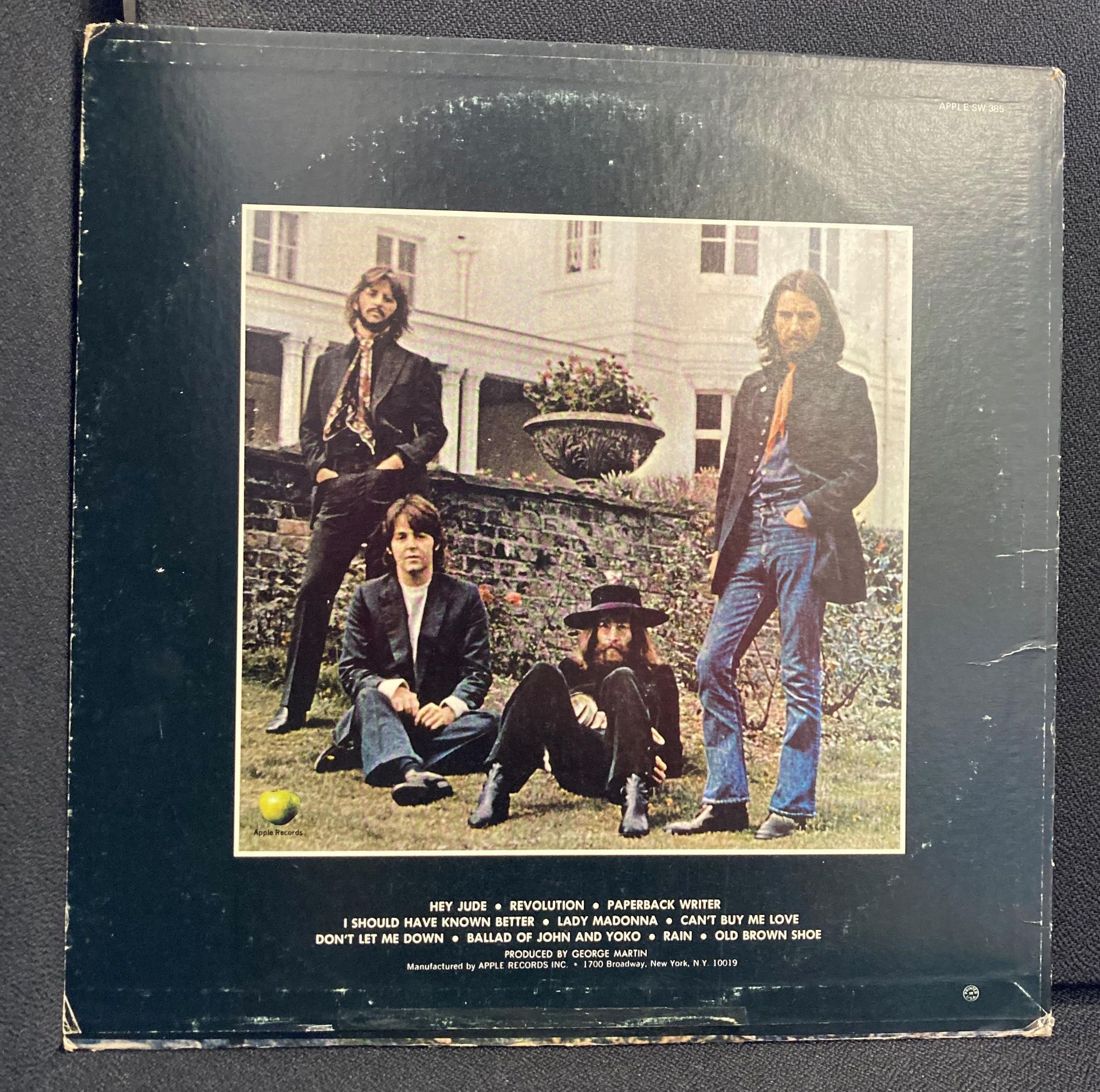 Rare Beatles Album 'Hey Jude' on Apple SG-385 (Saleroom location: S3 Counter) - Image 2 of 14
