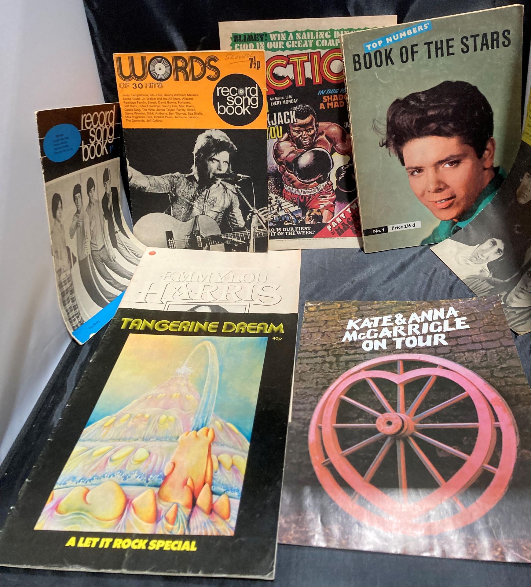 Contents to tray - approx 30 rock concert programmes mainly 1970s but featuring Ten Years After - Image 3 of 5