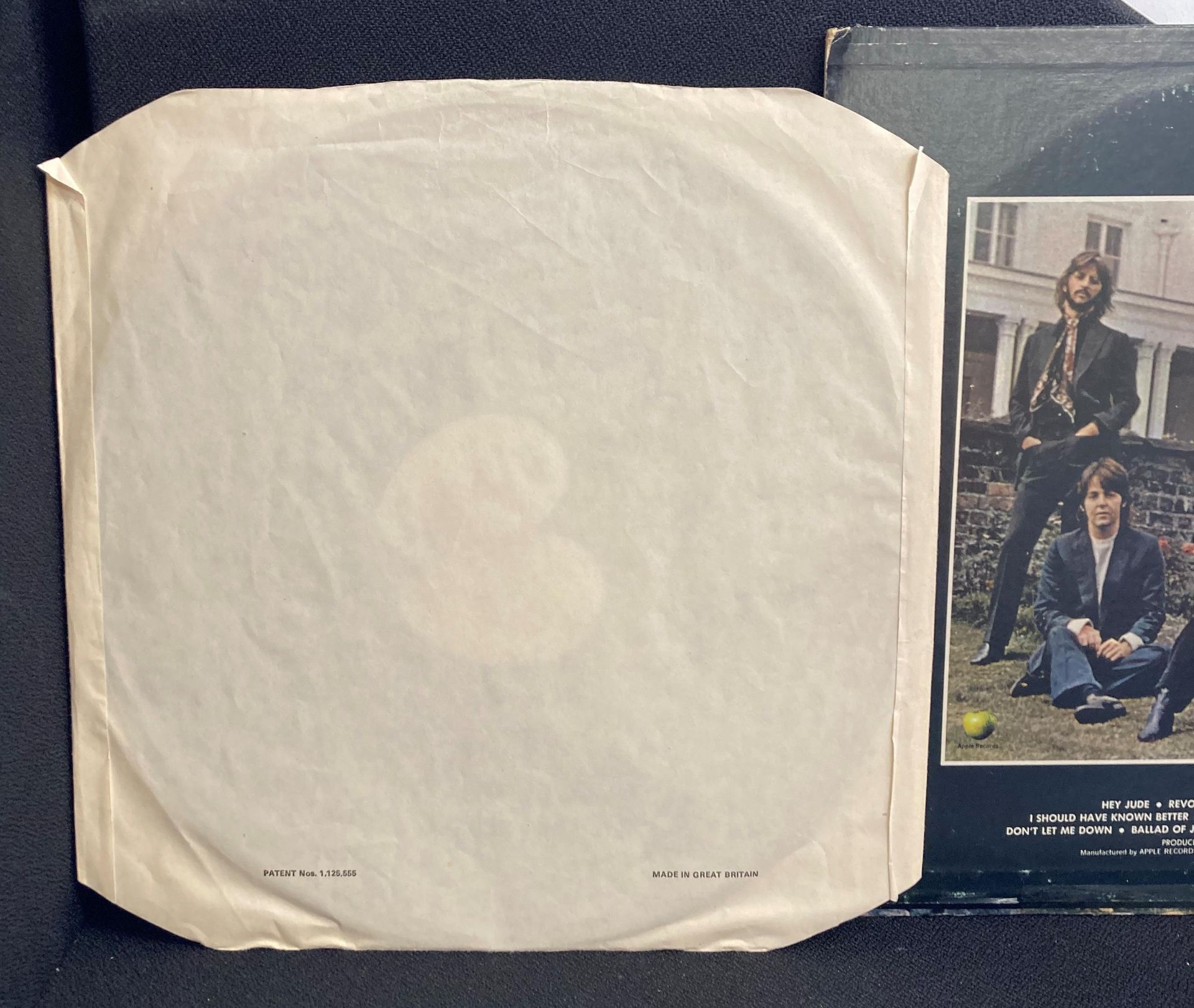 Rare Beatles Album 'Hey Jude' on Apple SG-385 (Saleroom location: S3 Counter) - Image 4 of 14