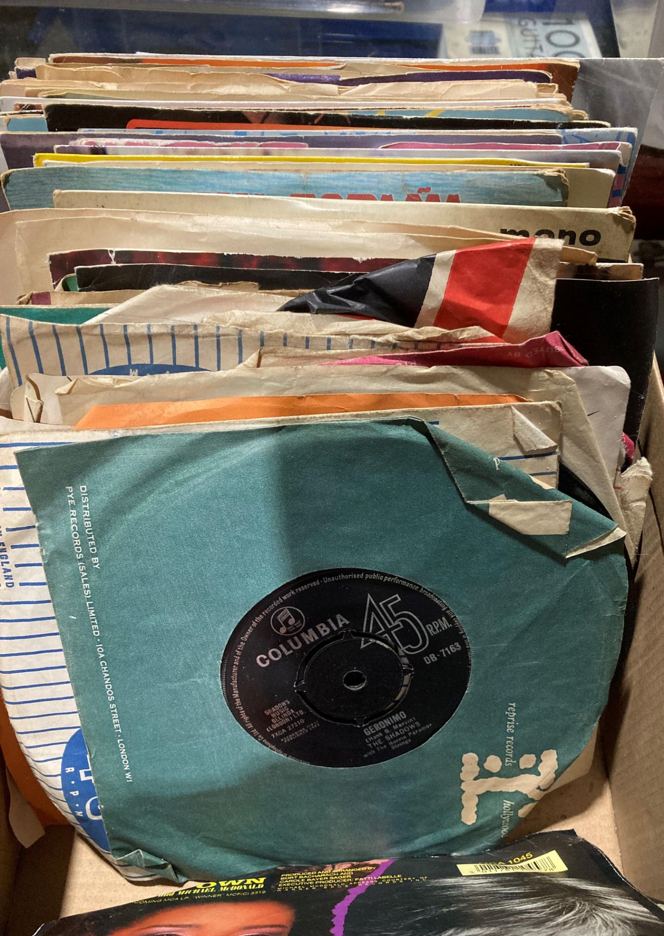 Approx 100 assorted 45 rpm vinyl records including artists such as The Beatles, Rolling Stones, - Image 6 of 7