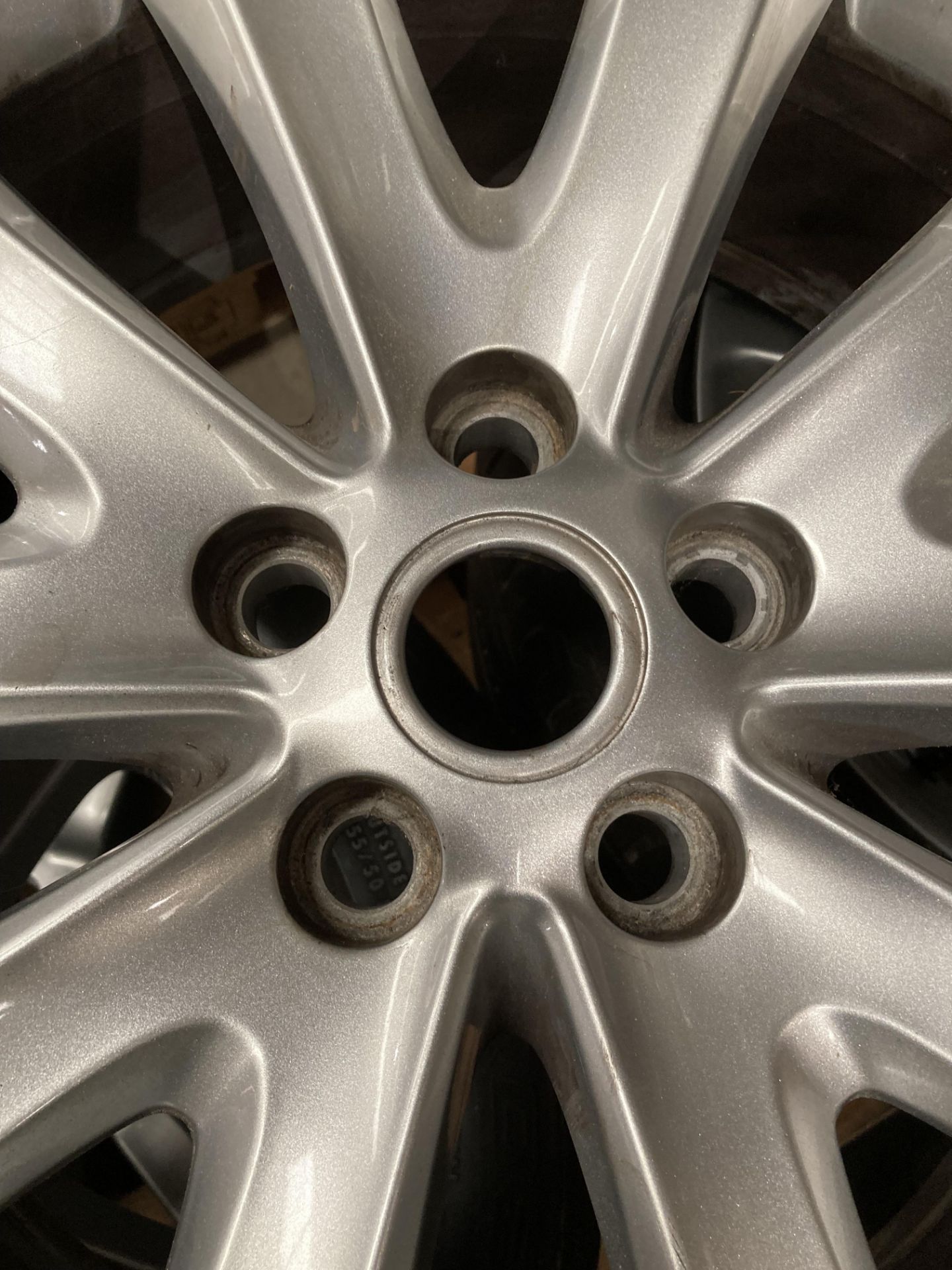 Five Range Rover Supercharged alloy wheels - four with Continental Cross contact 255/55 R20 11 DW - Image 5 of 6