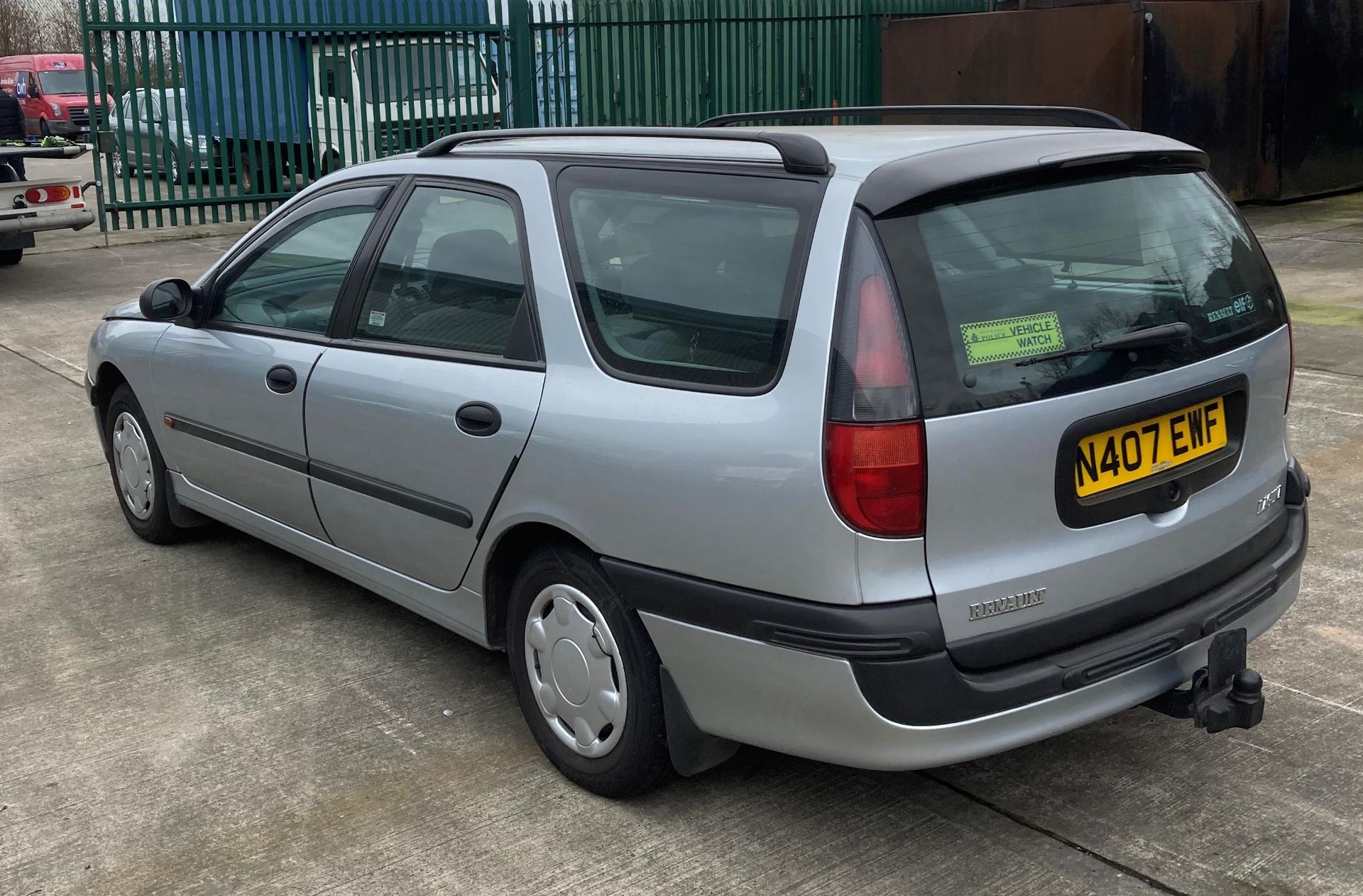 RENAULT LAGUNA 2.0 RT ESTATE - Petrol - Silver. - Image 4 of 11