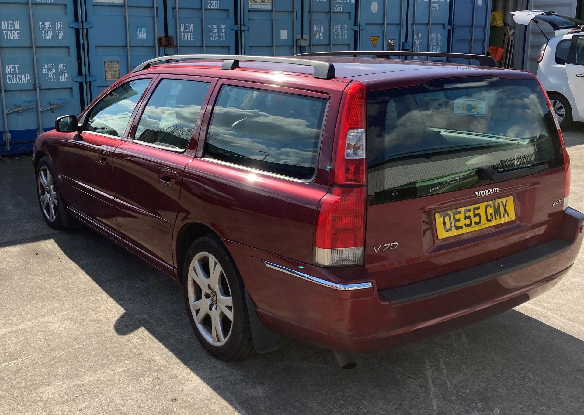VOLVO V70 24D ESTATE AUTOMATIC - Diesel - Red - Cream leather interior. - Image 4 of 11