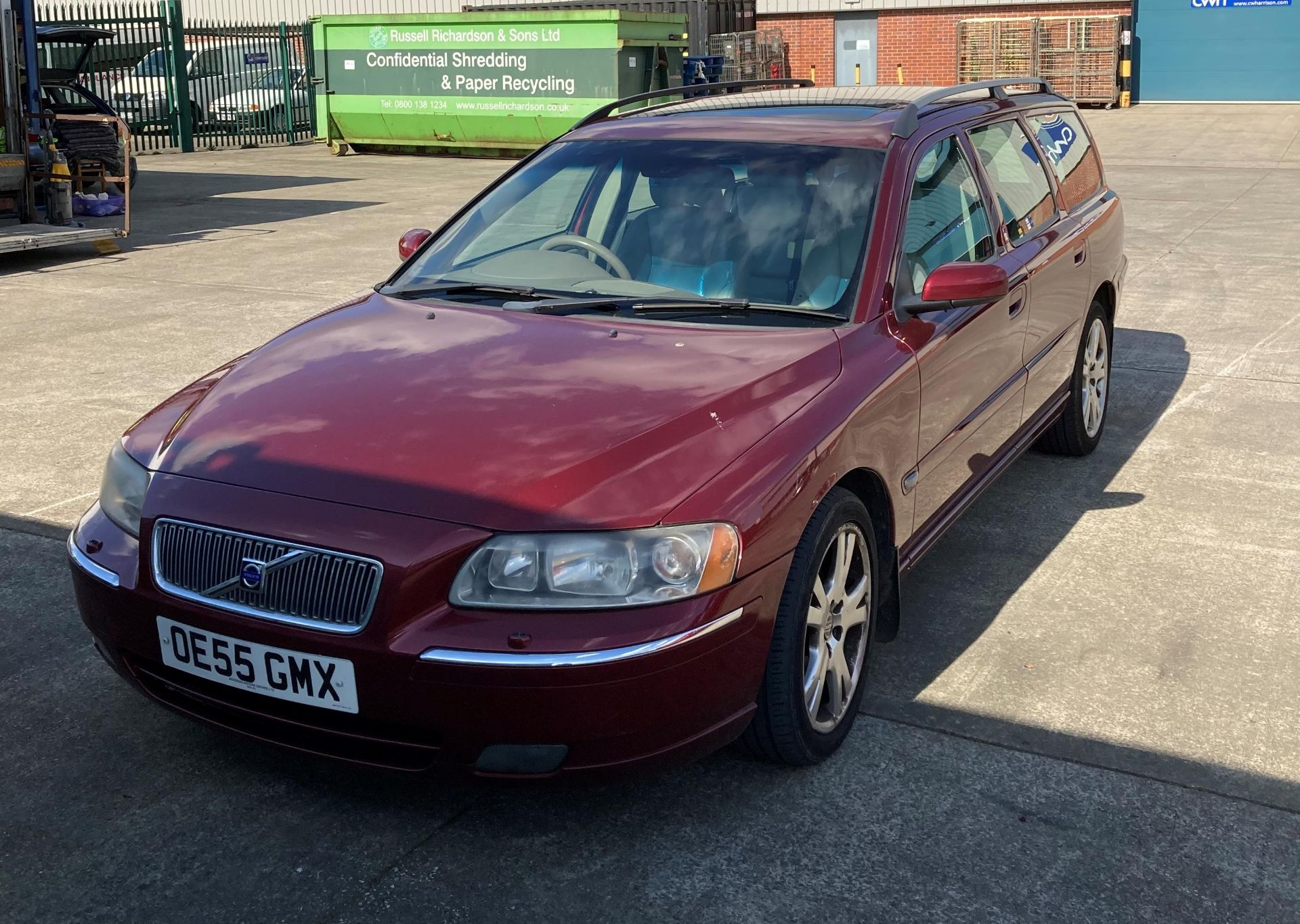 VOLVO V70 24D ESTATE AUTOMATIC - Diesel - Red - Cream leather interior. - Image 3 of 11