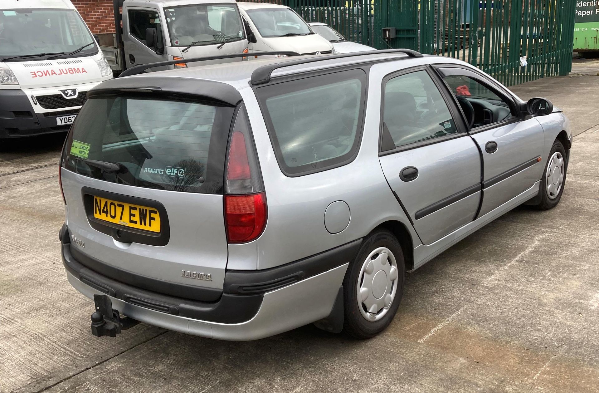 RENAULT LAGUNA 2.0 RT ESTATE - Petrol - Silver. - Image 5 of 11