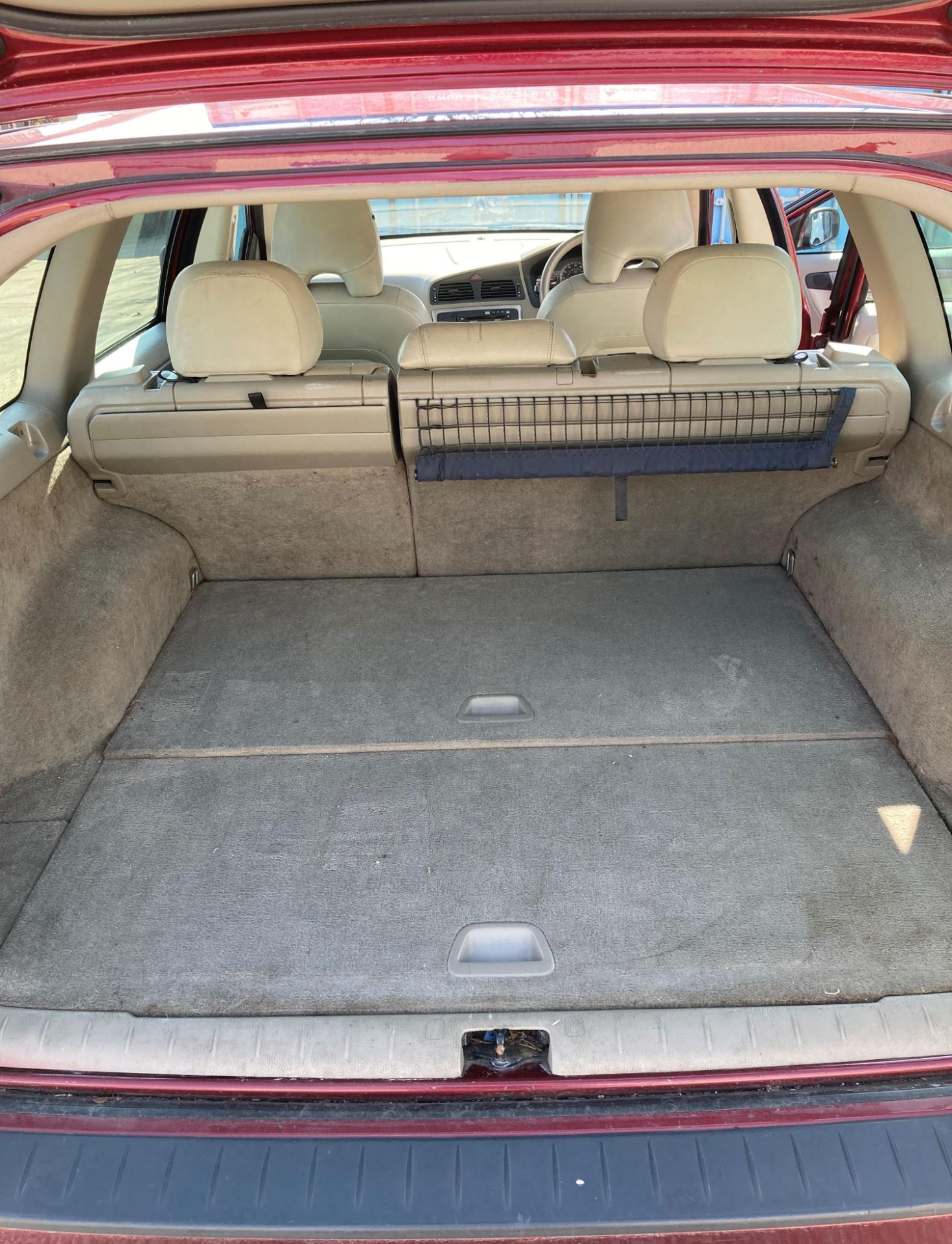 VOLVO V70 24D ESTATE AUTOMATIC - Diesel - Red - Cream leather interior. - Image 9 of 11