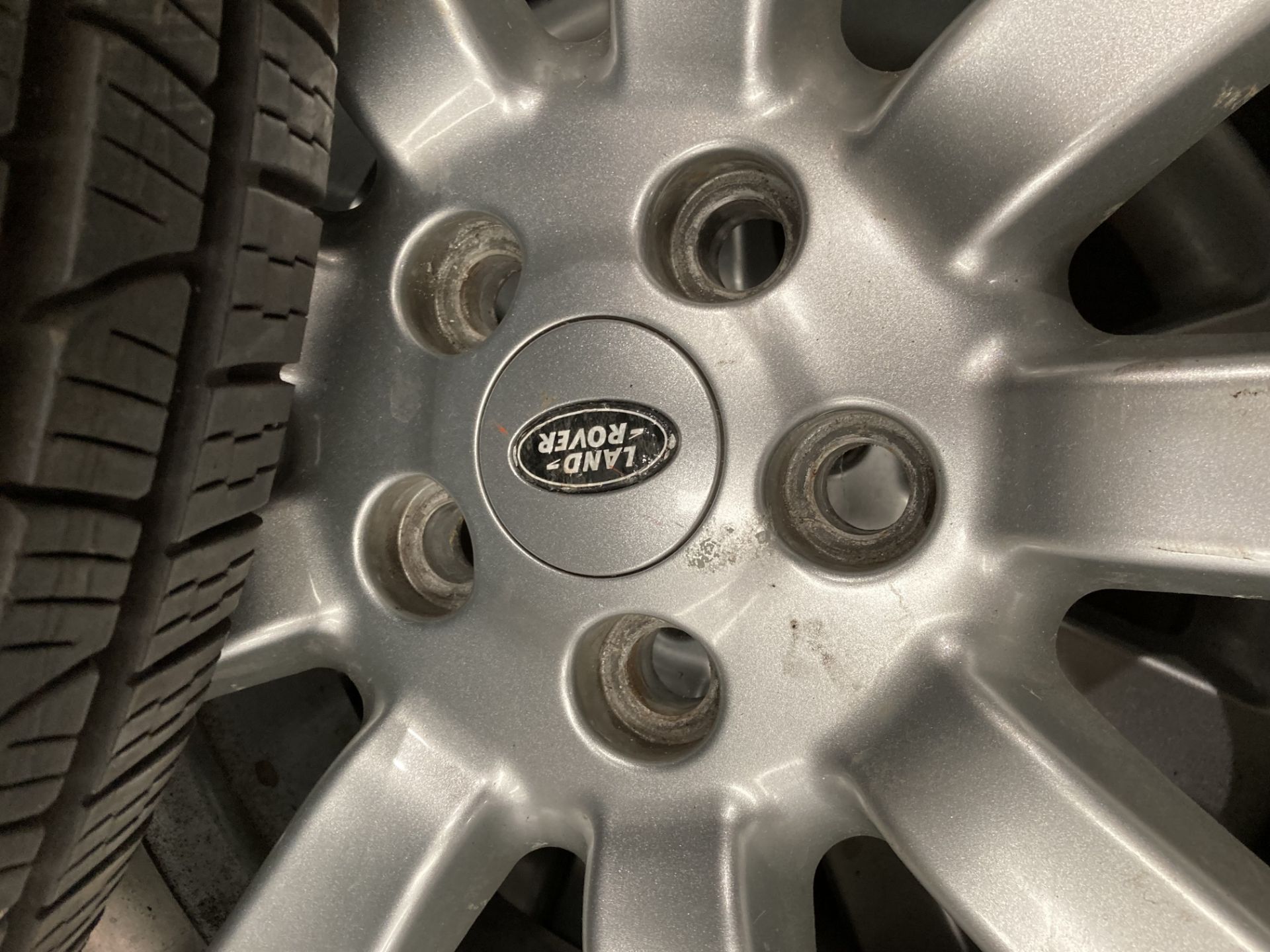 Five Range Rover Supercharged alloy wheels - four with Continental Cross contact 255/55 R20 11 DW - Image 6 of 6