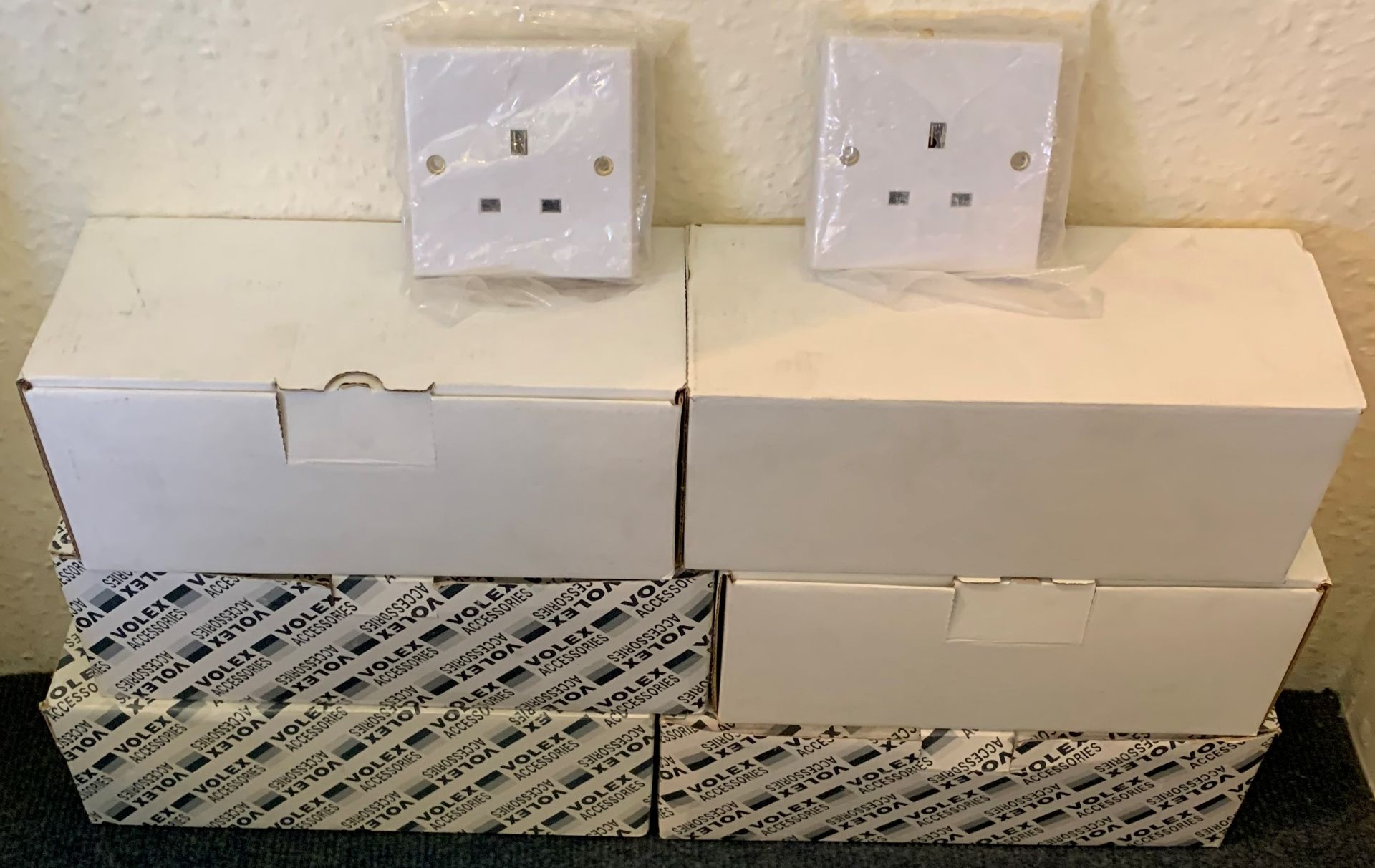 16x Volex 1 gang 13amp UNSW socket VX9100