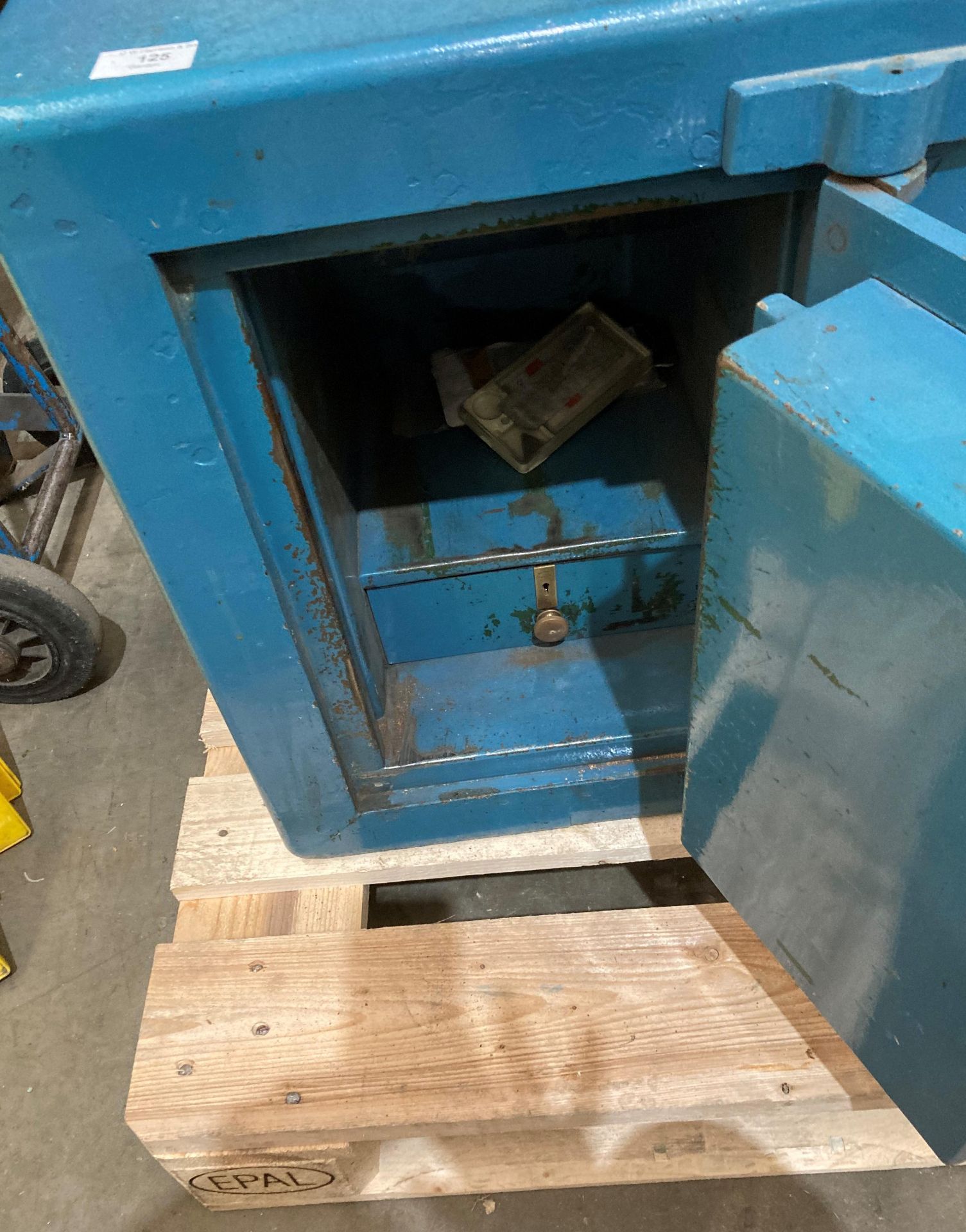 Blue metal office safe, - Image 2 of 2
