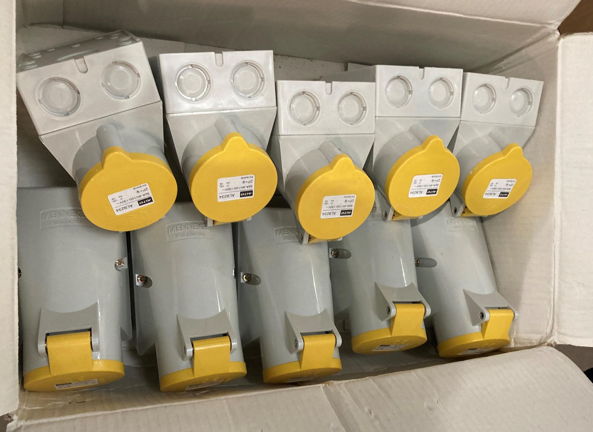 40 x surface mounted socket outlets (saleroom location: J05 floor) - Image 3 of 3