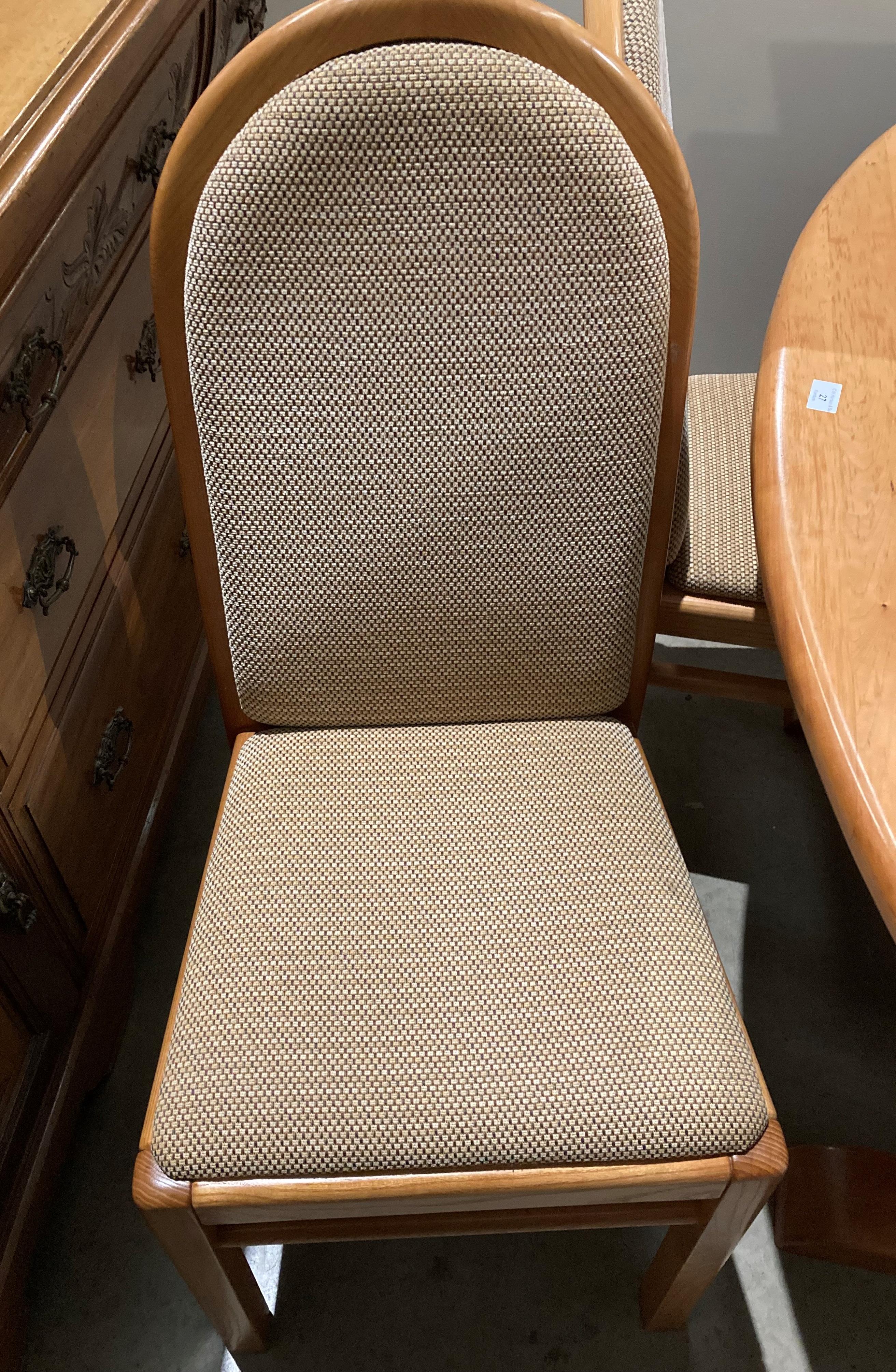 Light oak oval dining table and four chairs with light brown patterned fabric, - Image 3 of 3