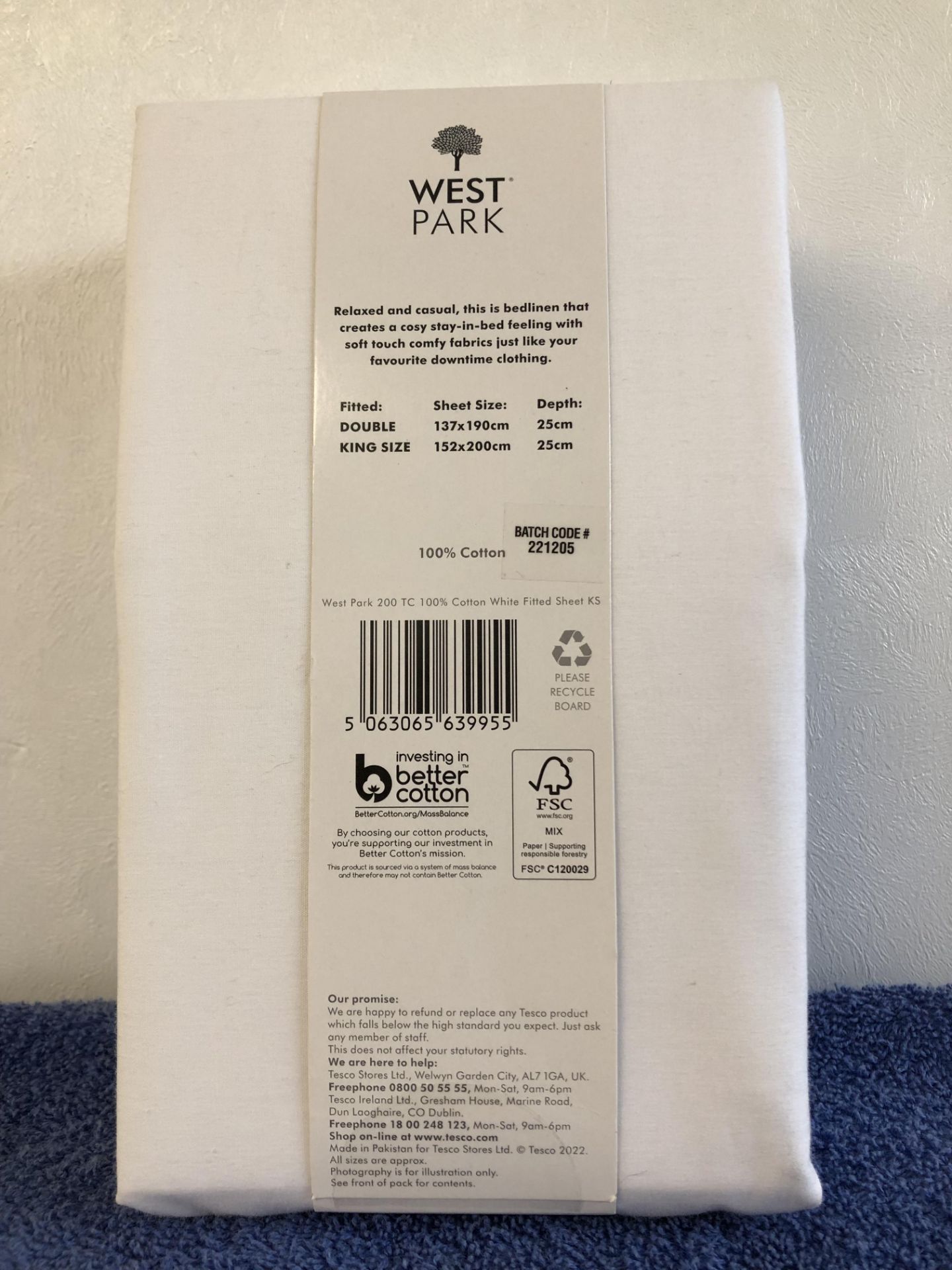 6 KING SIZE WHITE COTTON 200 THREAD COUNT FITTED SHEETS 152 X 200 X 25CM BY WEST PARK RRP £18. - Image 2 of 2