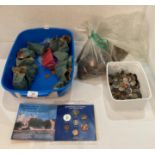 Contents to tray - large quantity of one penny and half penny pieces (approximately 13kg),