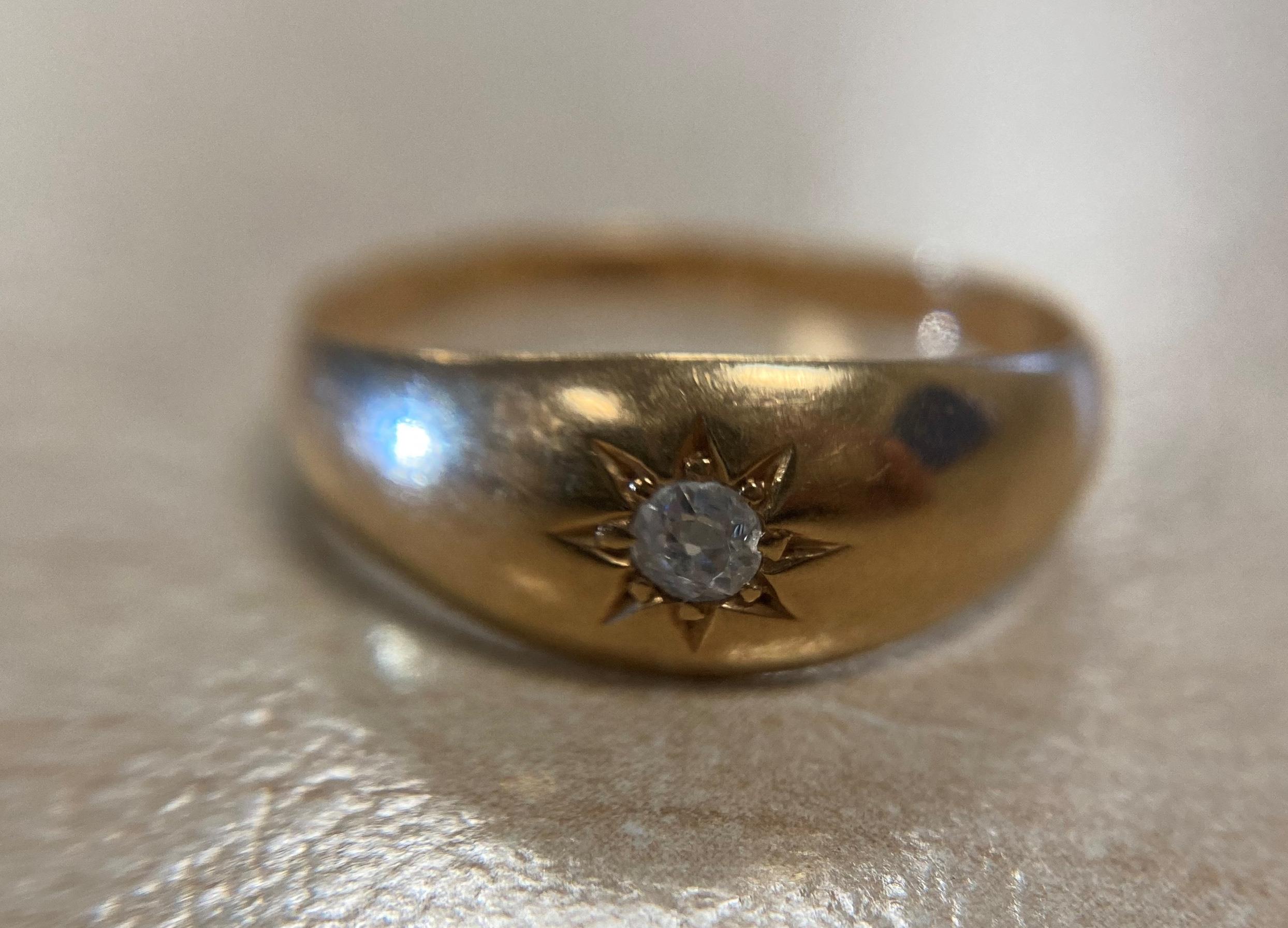 An antique 9ct yellow gold [stamped] ring with celestial engraving and faceted gypsy-set round-cut - Image 2 of 5