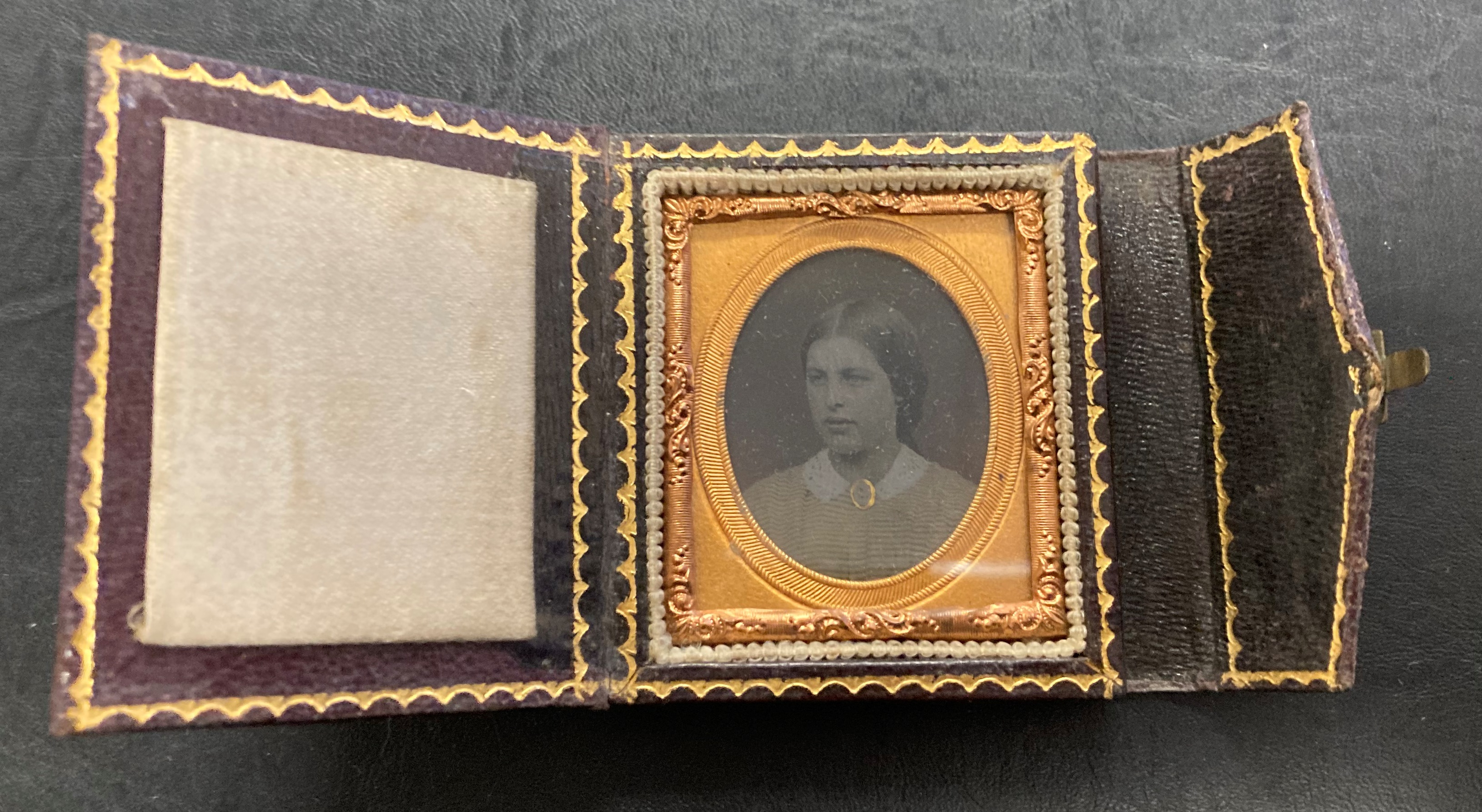 A leather bound fold out Antique Glass Ambrotype photograph in an ornate ormulu frame (dates back - Image 2 of 8