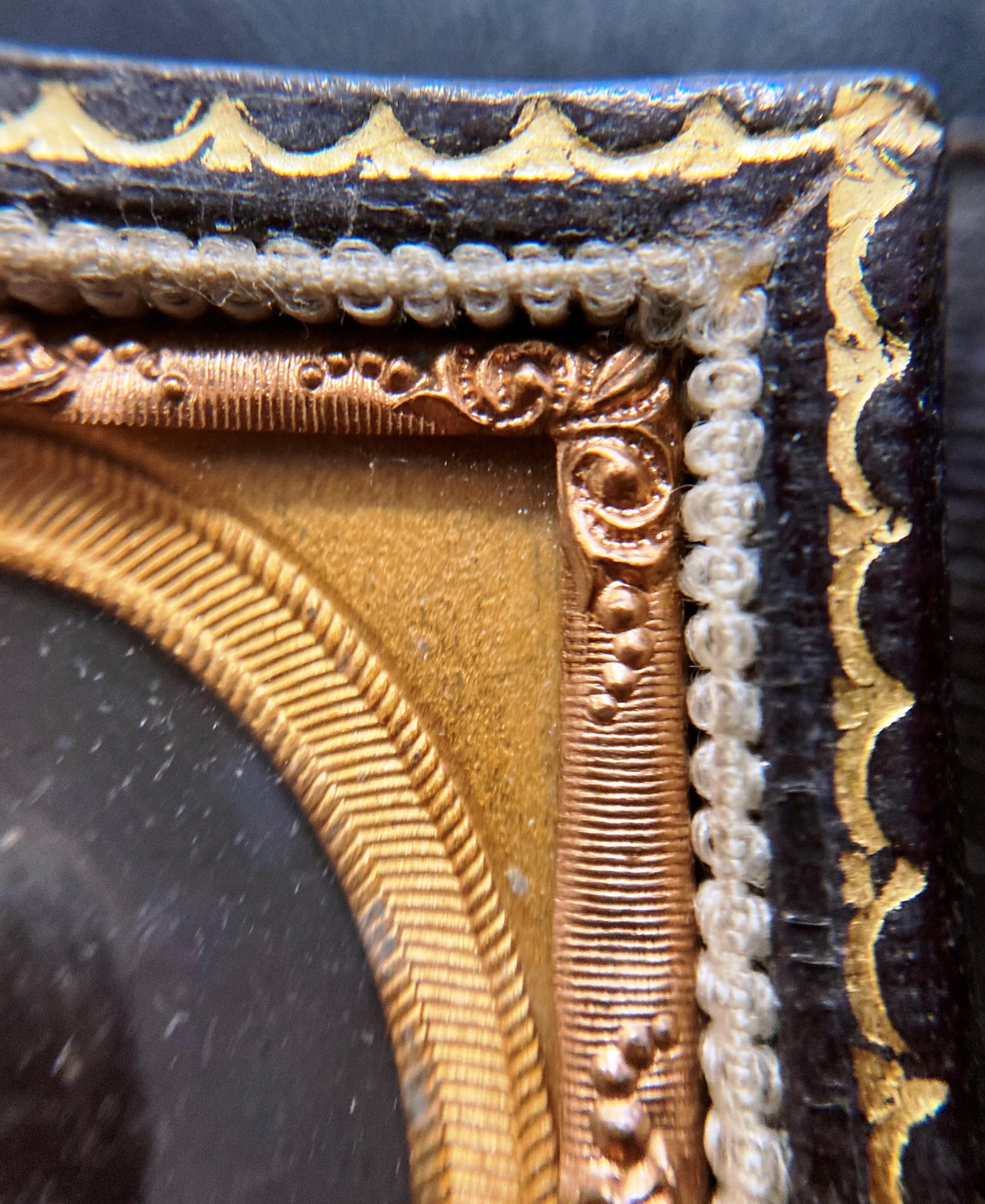 A leather bound fold out Antique Glass Ambrotype photograph in an ornate ormulu frame (dates back - Image 6 of 8