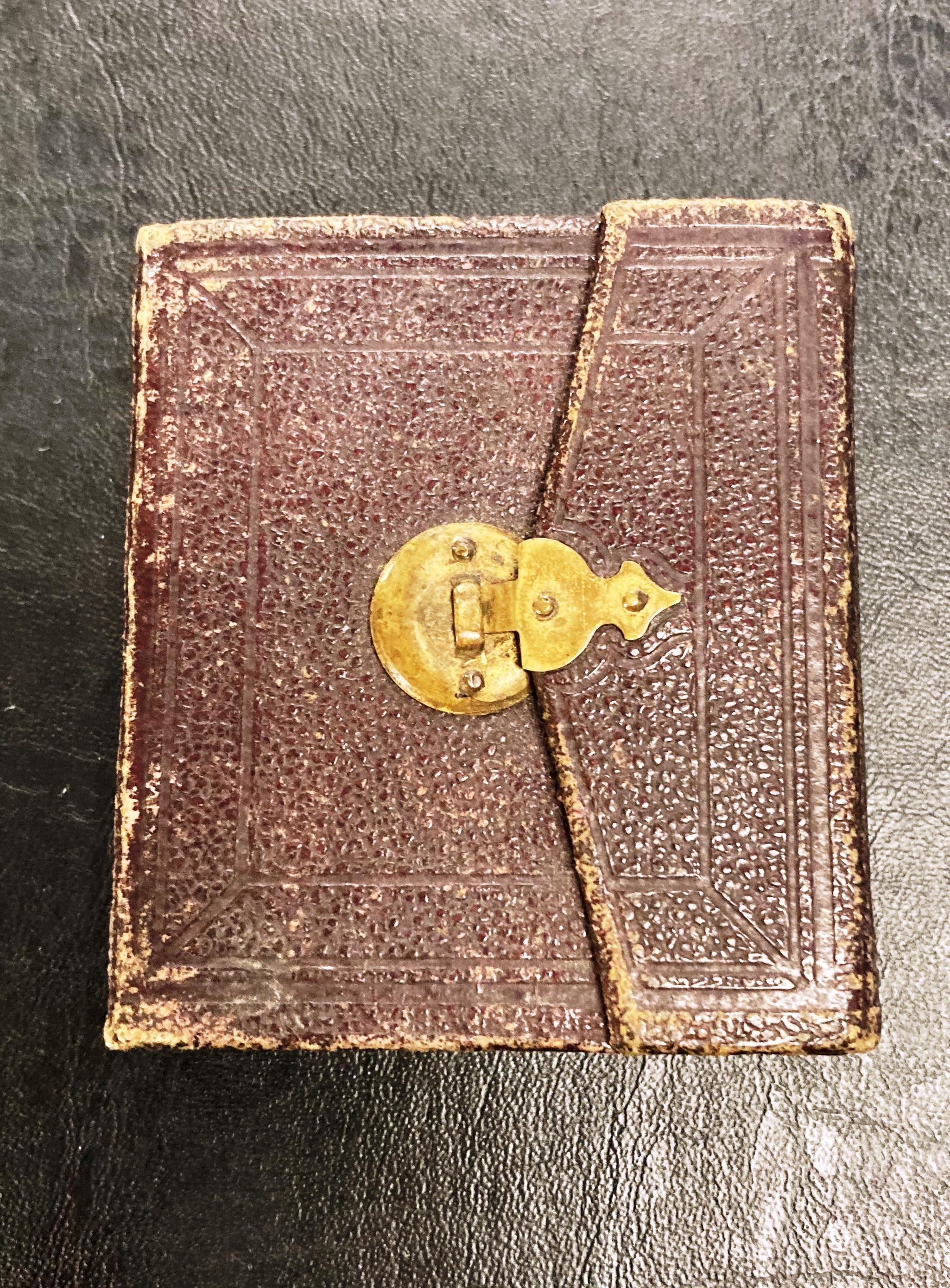 A leather bound fold out Antique Glass Ambrotype photograph in an ornate ormulu frame (dates back - Image 7 of 8